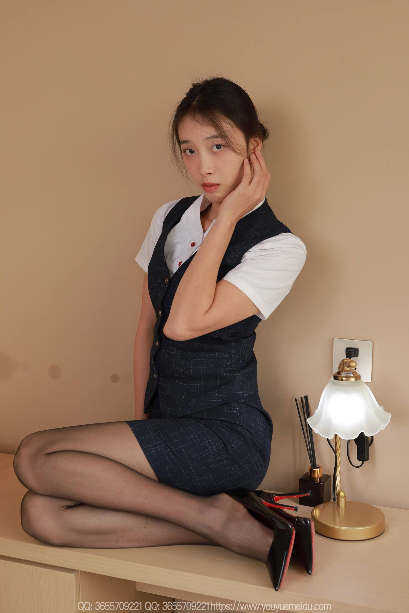 图片[7]-精选[IESS异思趣向] 2025.03.26 丝享家2011：小九《黑丝服务生（下）》[84P]-草丛看图