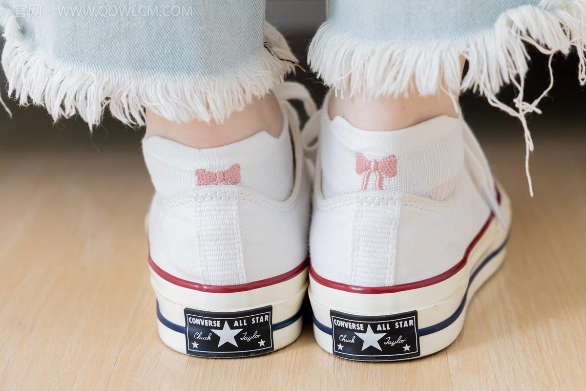 图片[5]-精选勿恋传媒 NO.2390 荔枝-帆布鞋、短白棉袜、裸足[86P]-草丛看图