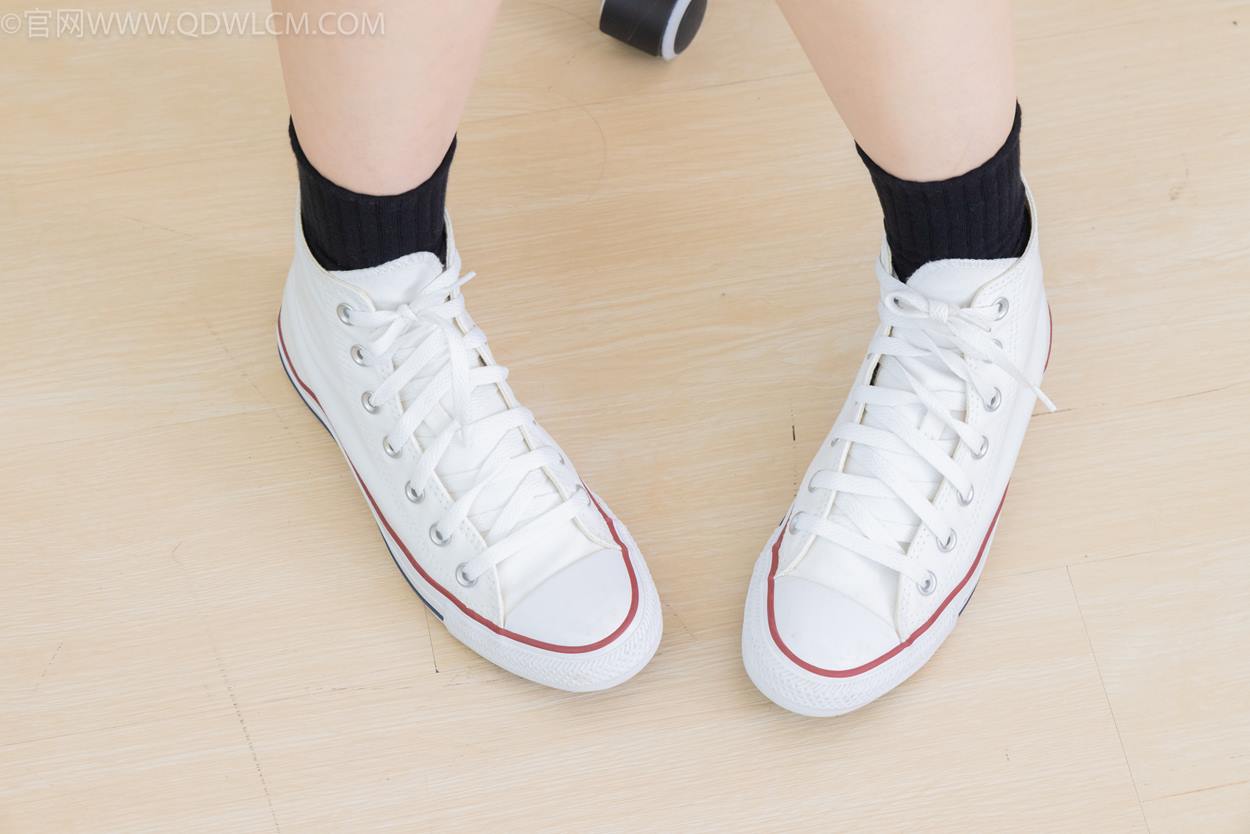 图片[4]-精选勿恋传媒 NO.2324 小竹-匡威帆布鞋、白棉袜、黑棉袜[94P]-草丛看图