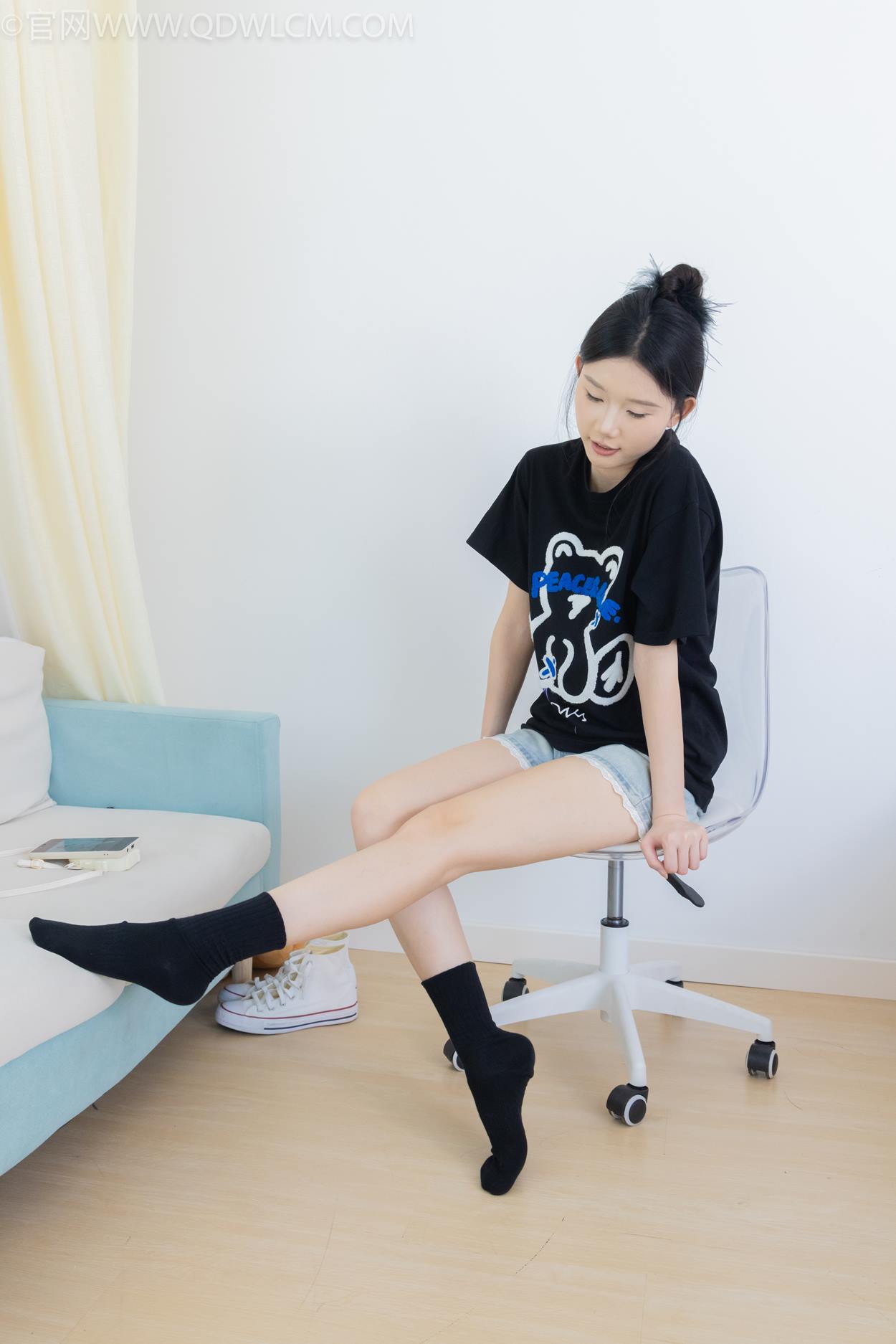 图片[6]-精选勿恋传媒 NO.2324 小竹-匡威帆布鞋、白棉袜、黑棉袜[94P]-草丛看图