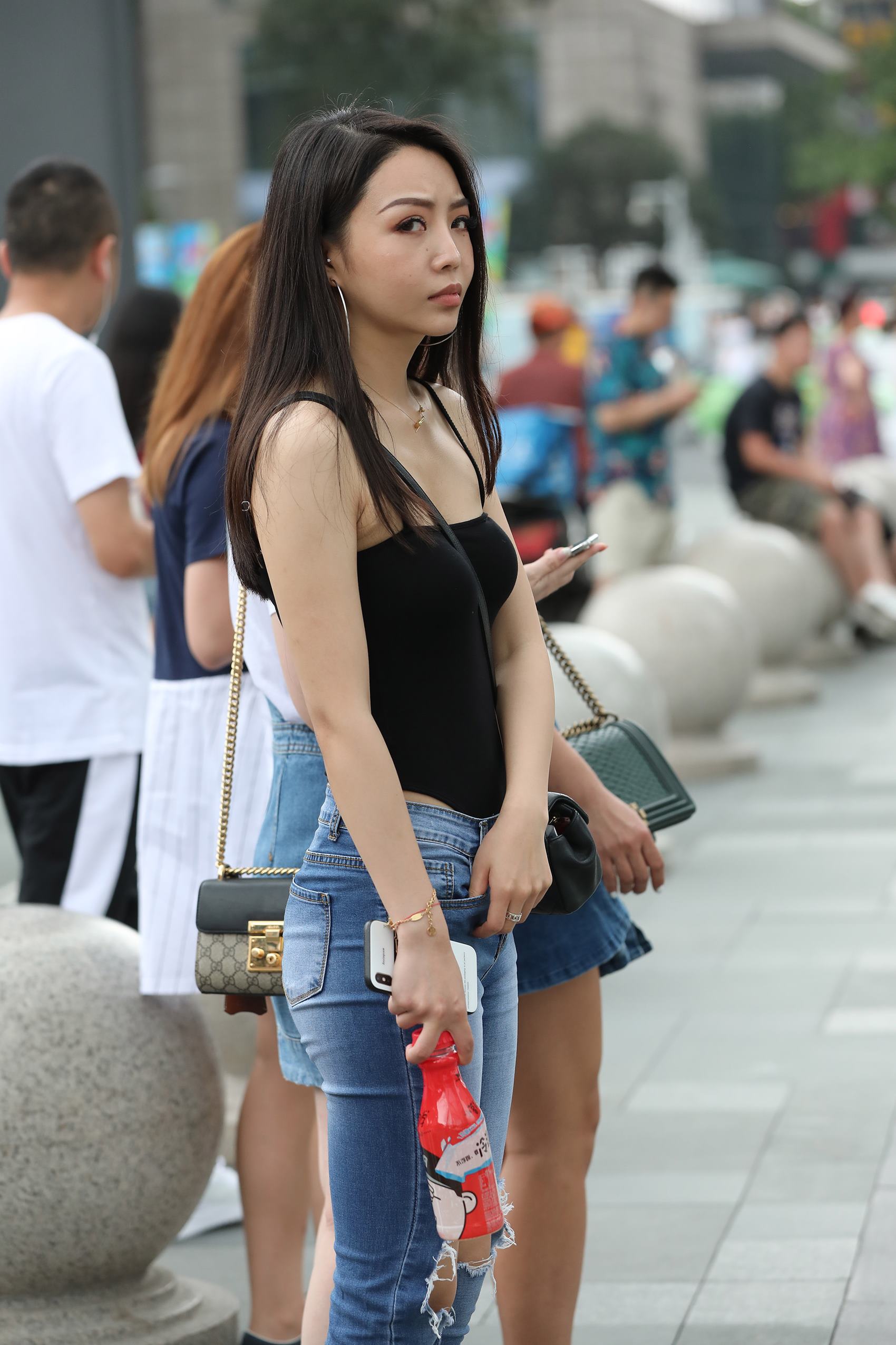 图片[5]-精选精选街拍作品 NO.1760 辉辉街拍作品 – 牛仔裤高叉衣美女小解解[25P]-草丛看图