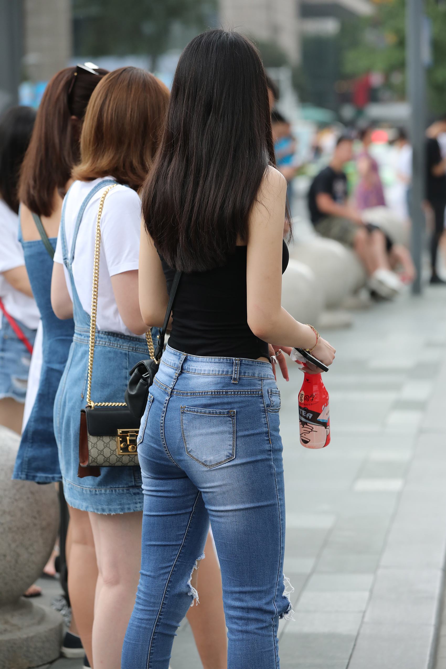 图片[7]-精选精选街拍作品 NO.1760 辉辉街拍作品 – 牛仔裤高叉衣美女小解解[25P]-草丛看图
