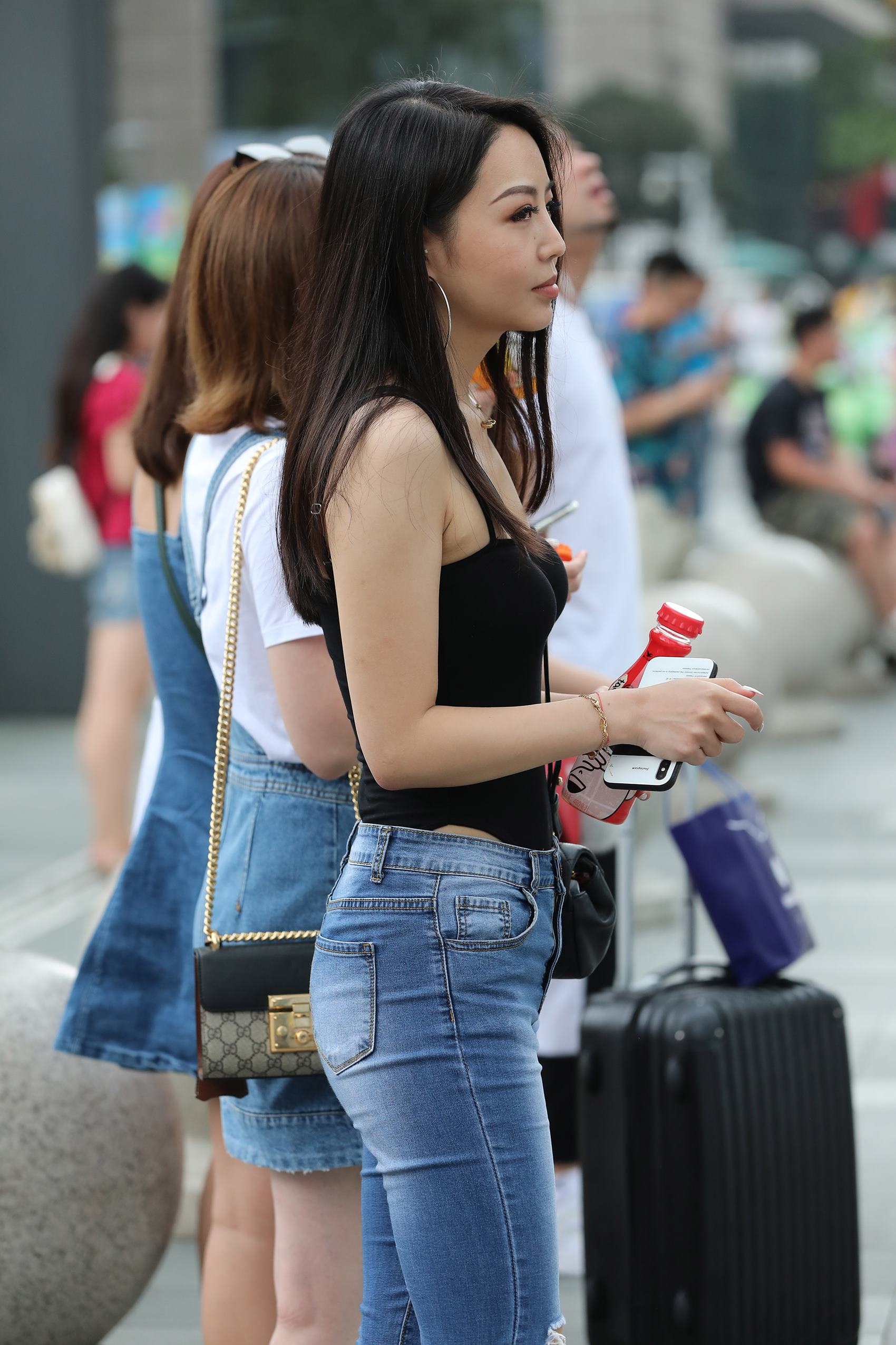 图片[8]-精选精选街拍作品 NO.1760 辉辉街拍作品 – 牛仔裤高叉衣美女小解解[25P]-草丛看图