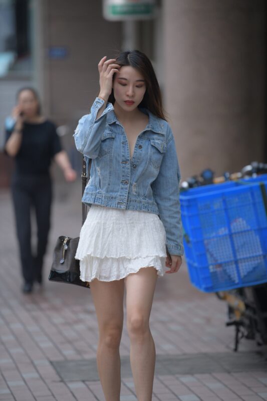 精选精选街拍作品 NO.1797 一始街拍作品 – 白色短裙美女[92P]-草丛看图