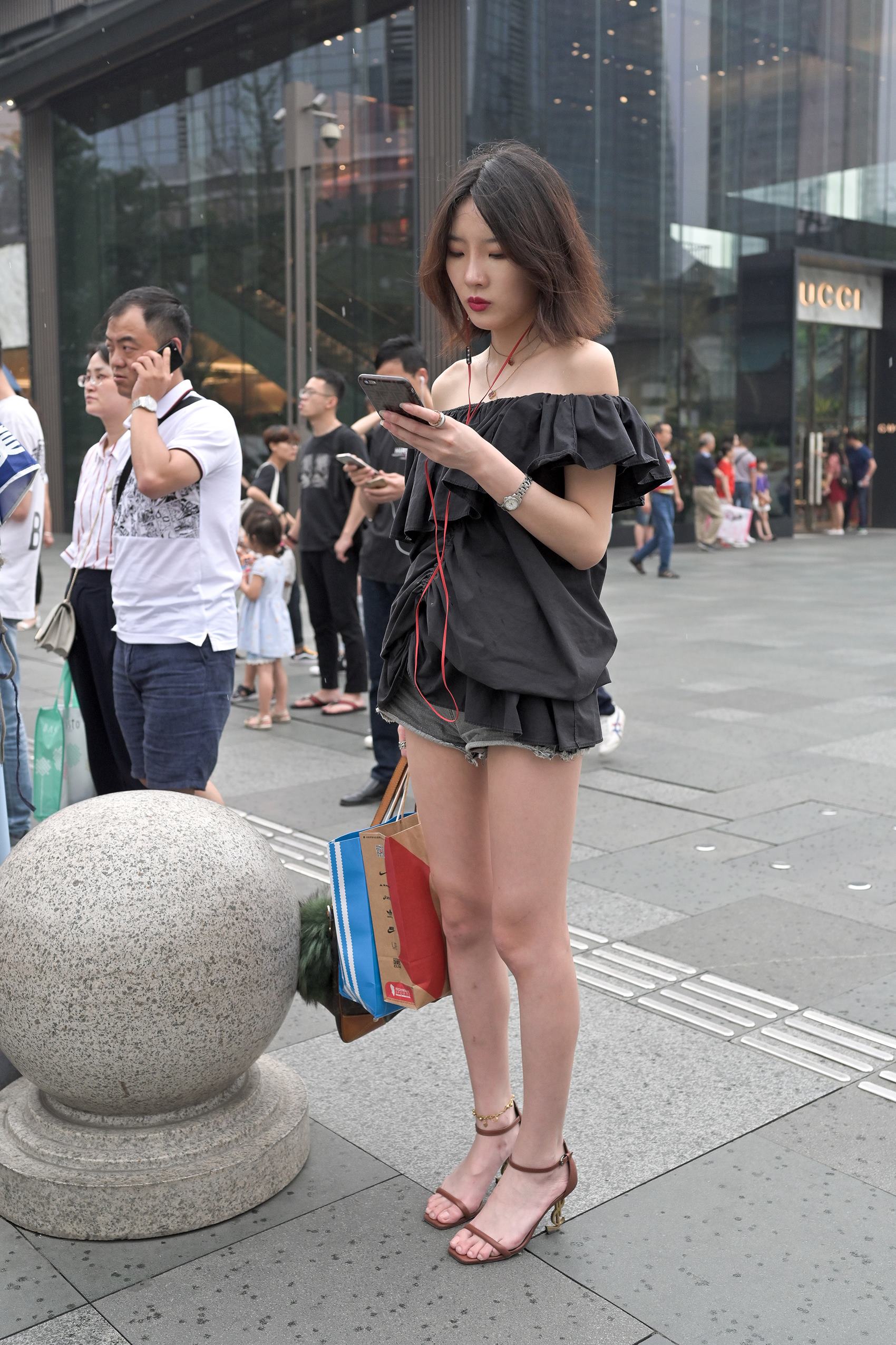 图片[6]-精选精选街拍作品 NO.1762 摄霸街拍作品 – 一字肩热裤高跟美女[32P]-草丛看图