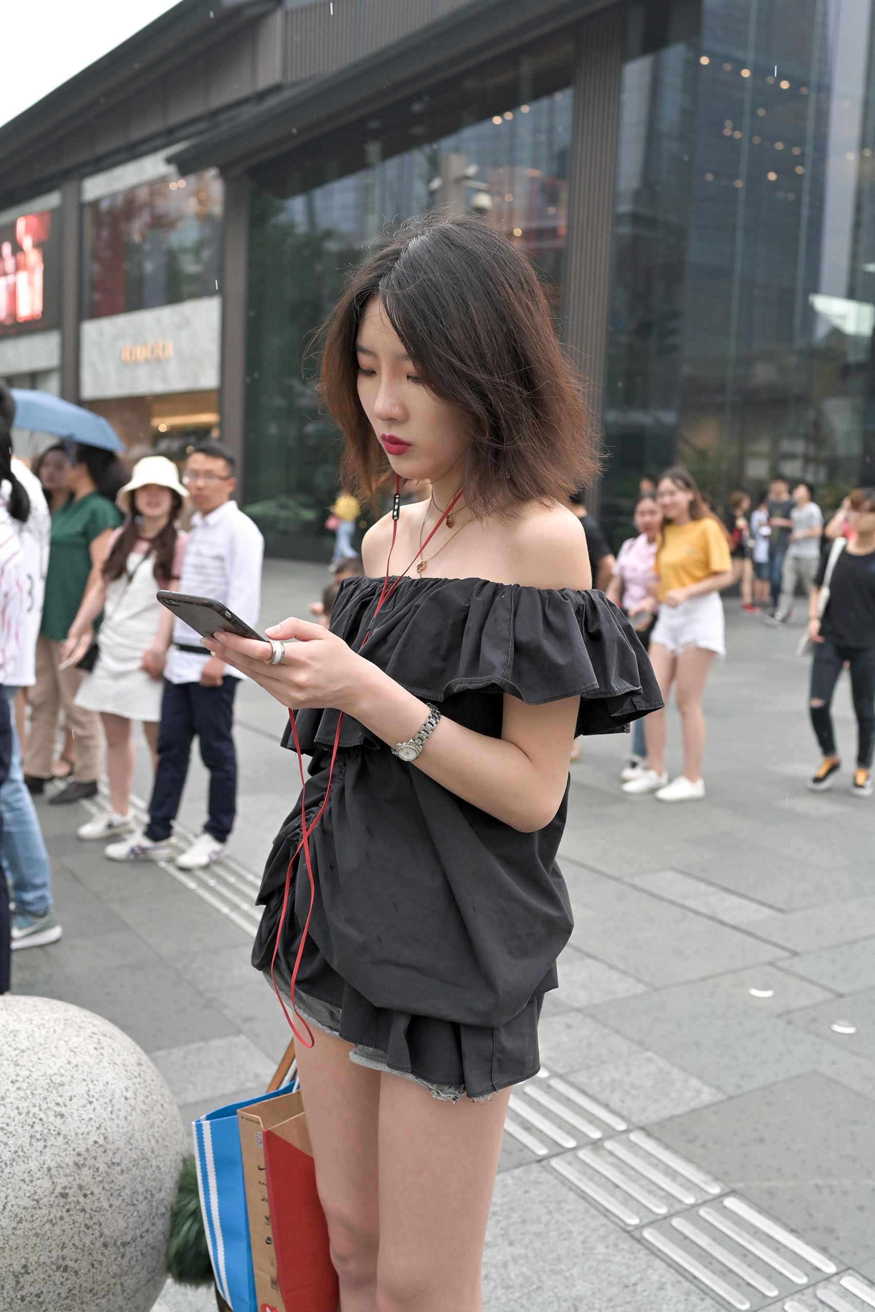 图片[7]-精选精选街拍作品 NO.1762 摄霸街拍作品 – 一字肩热裤高跟美女[32P]-草丛看图