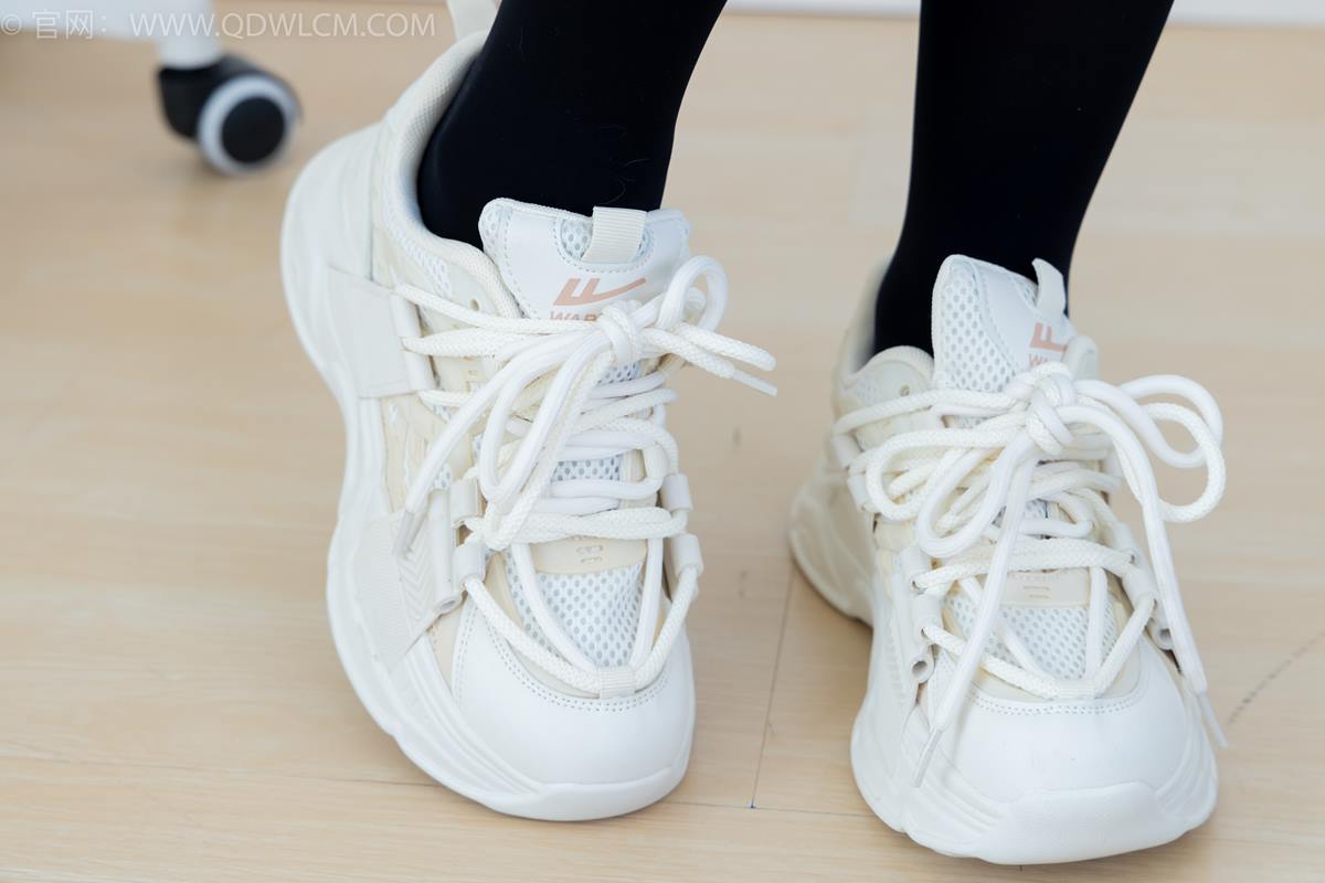 图片[5]-精选勿恋传媒 NO.2346 菜菜-运动鞋、厚黑丝、裸足[167P]-草丛看图