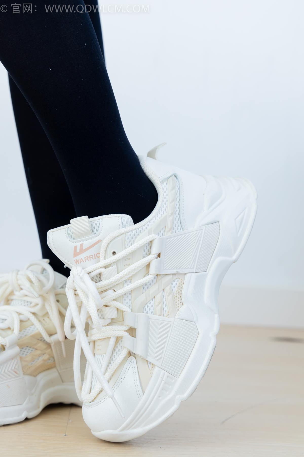 图片[8]-精选勿恋传媒 NO.2346 菜菜-运动鞋、厚黑丝、裸足[167P]-草丛看图