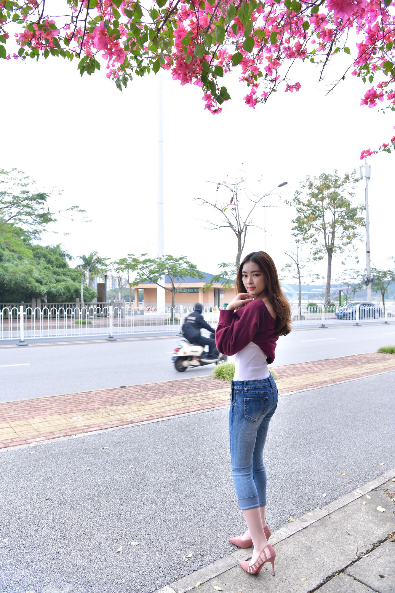 图片[8]-精选精选街拍作品 1618 小海街拍作品 – 穿了，偷偷给你看一眼，看到了吗[88P]-草丛看图