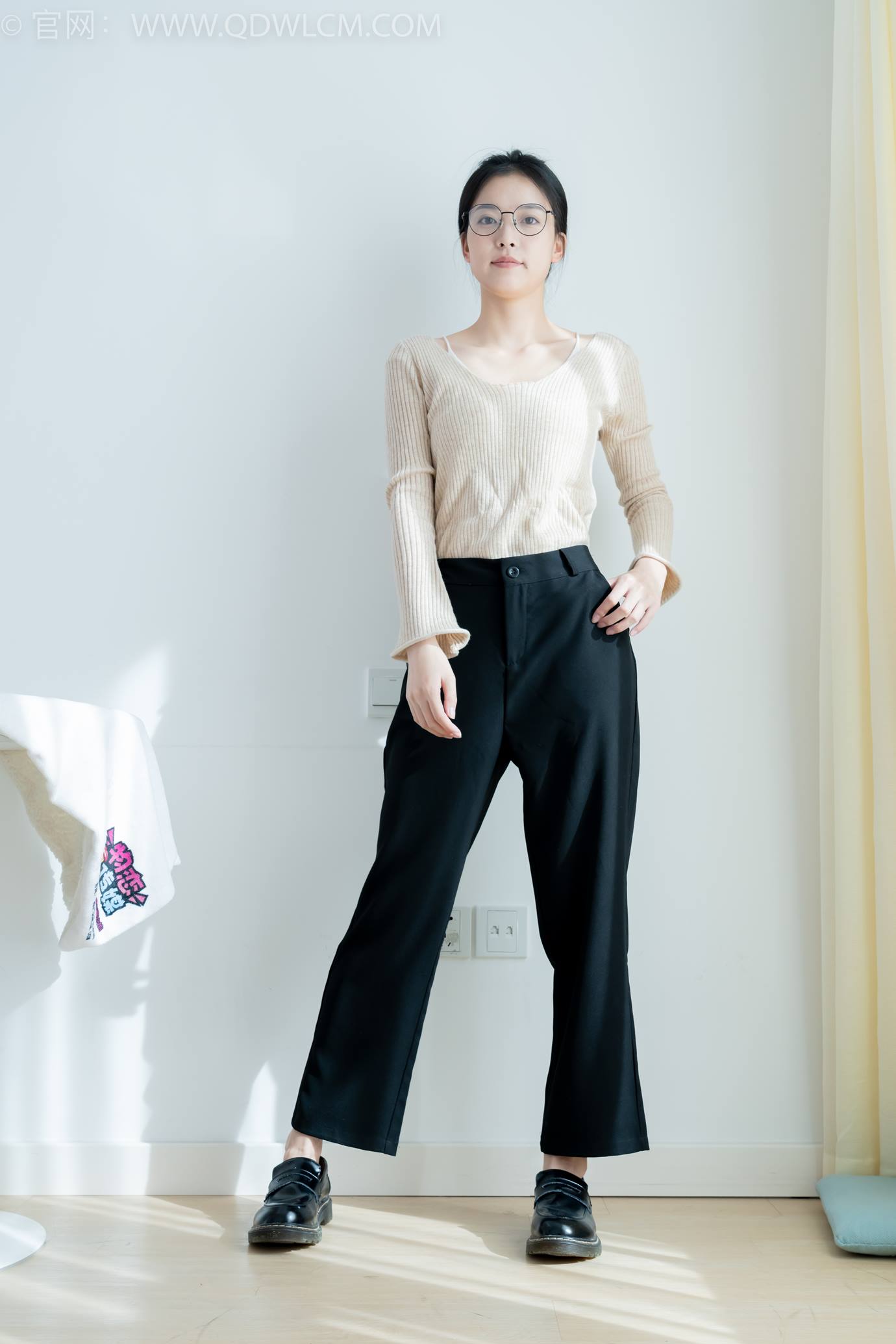 图片[3]-精选勿恋传媒 NO.2290 茯苓-板鞋、皮鞋、白船袜、黑棉袜、皮筋绑脚老头乐挠脚剧情[150P]-草丛看图