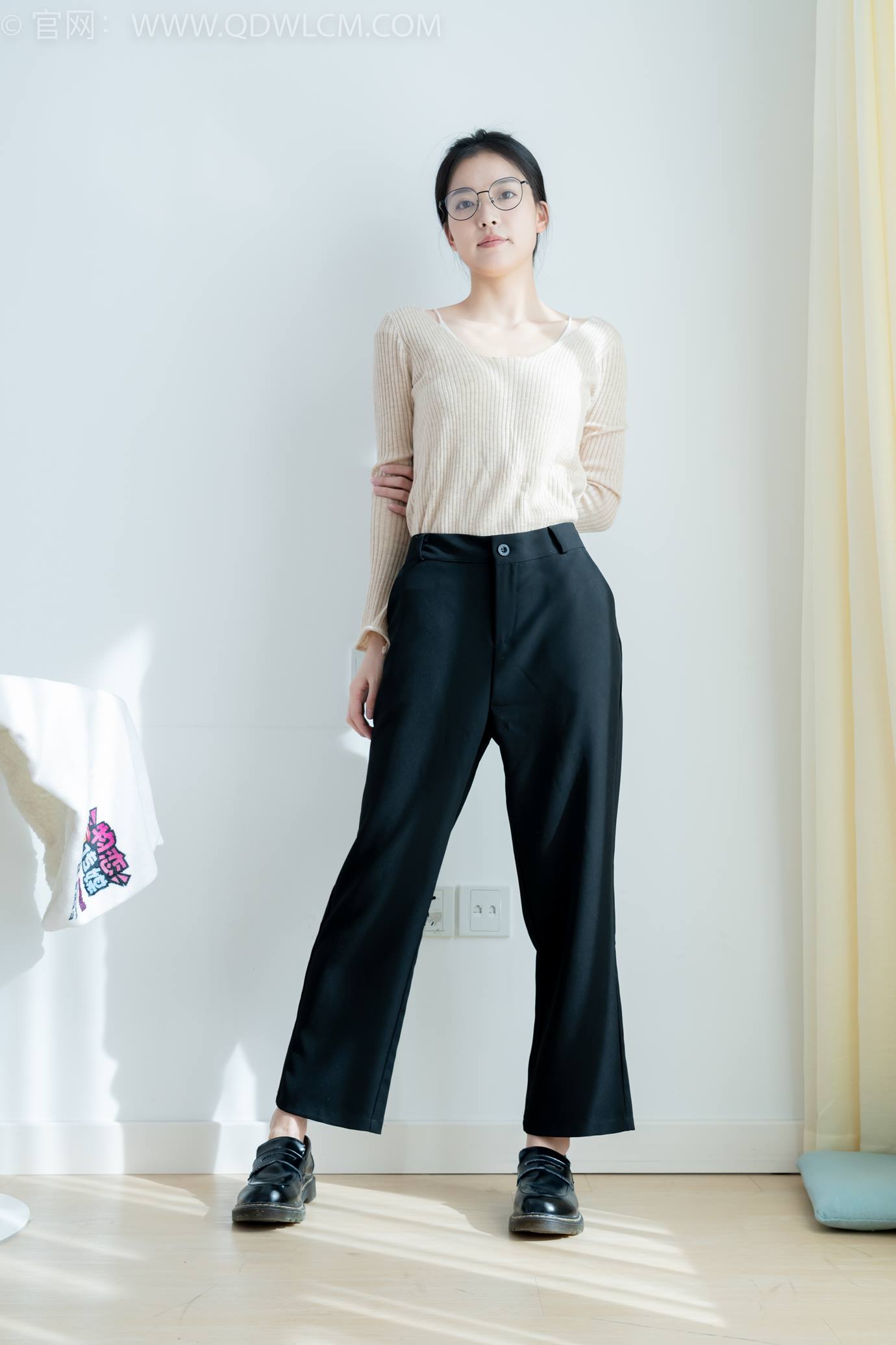 图片[4]-精选勿恋传媒 NO.2290 茯苓-板鞋、皮鞋、白船袜、黑棉袜、皮筋绑脚老头乐挠脚剧情[150P]-草丛看图