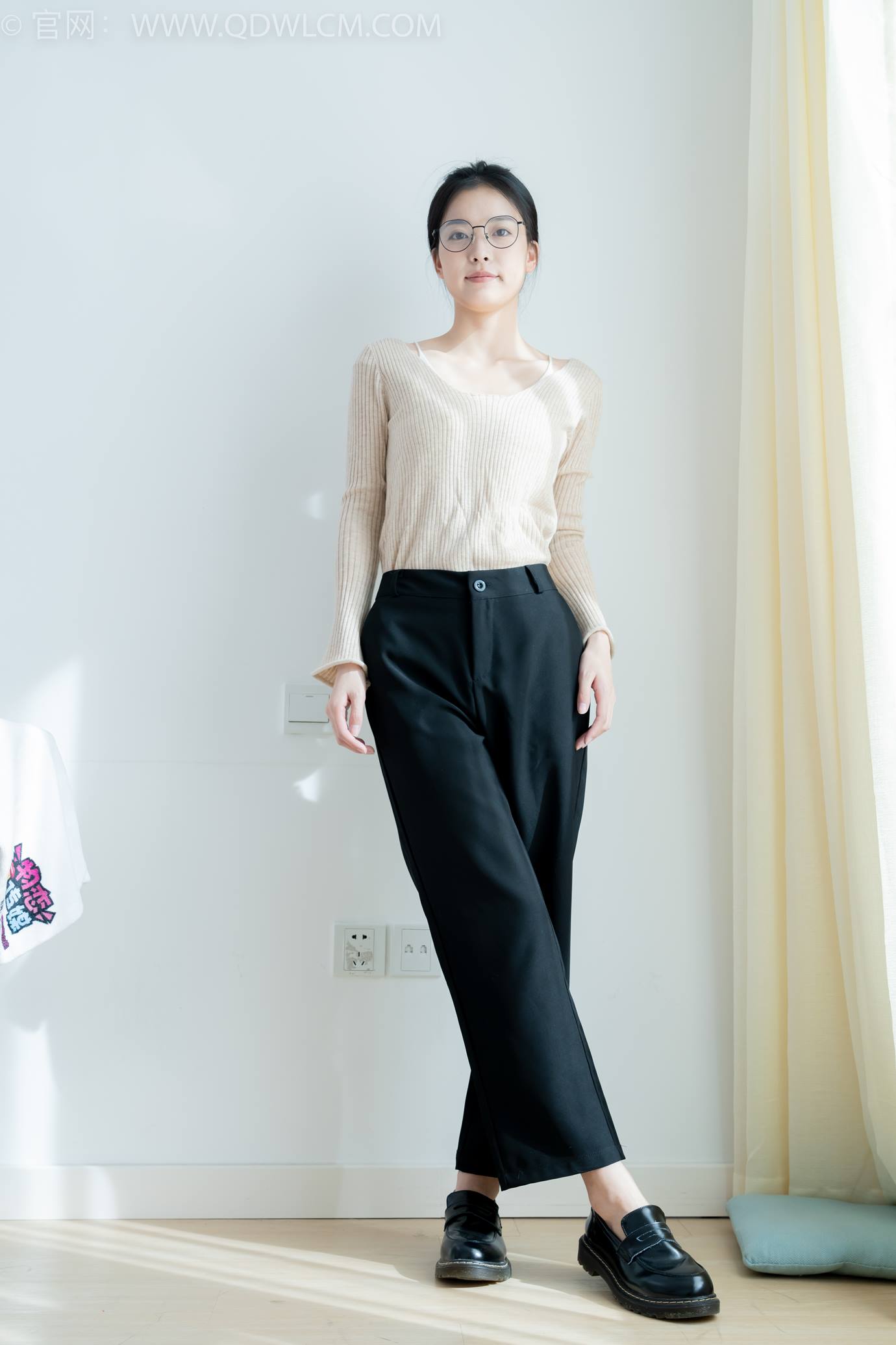 图片[5]-精选勿恋传媒 NO.2290 茯苓-板鞋、皮鞋、白船袜、黑棉袜、皮筋绑脚老头乐挠脚剧情[150P]-草丛看图