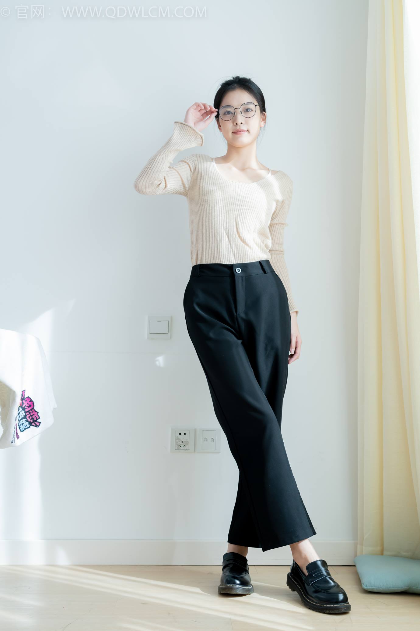 图片[6]-精选勿恋传媒 NO.2290 茯苓-板鞋、皮鞋、白船袜、黑棉袜、皮筋绑脚老头乐挠脚剧情[150P]-草丛看图