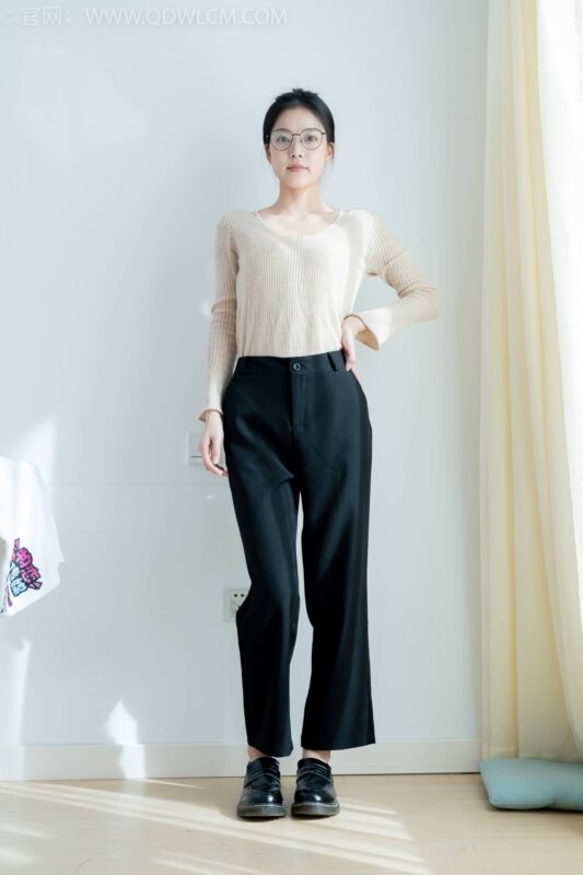 精选勿恋传媒 NO.2290 茯苓-板鞋、皮鞋、白船袜、黑棉袜、皮筋绑脚老头乐挠脚剧情[150P]-草丛看图