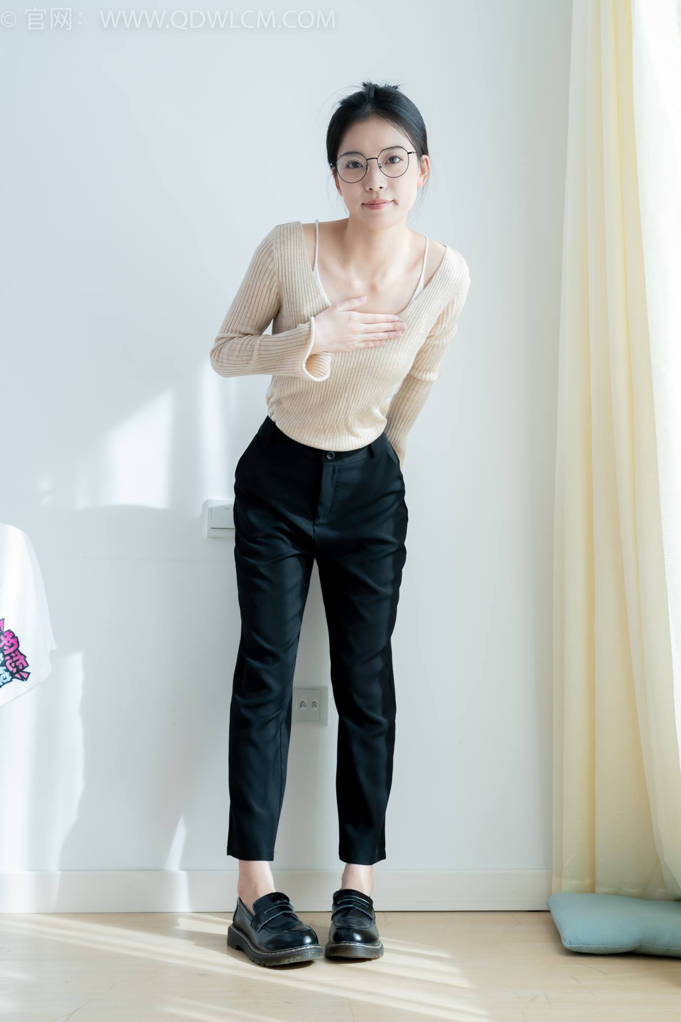 图片[7]-精选勿恋传媒 NO.2290 茯苓-板鞋、皮鞋、白船袜、黑棉袜、皮筋绑脚老头乐挠脚剧情[150P]-草丛看图