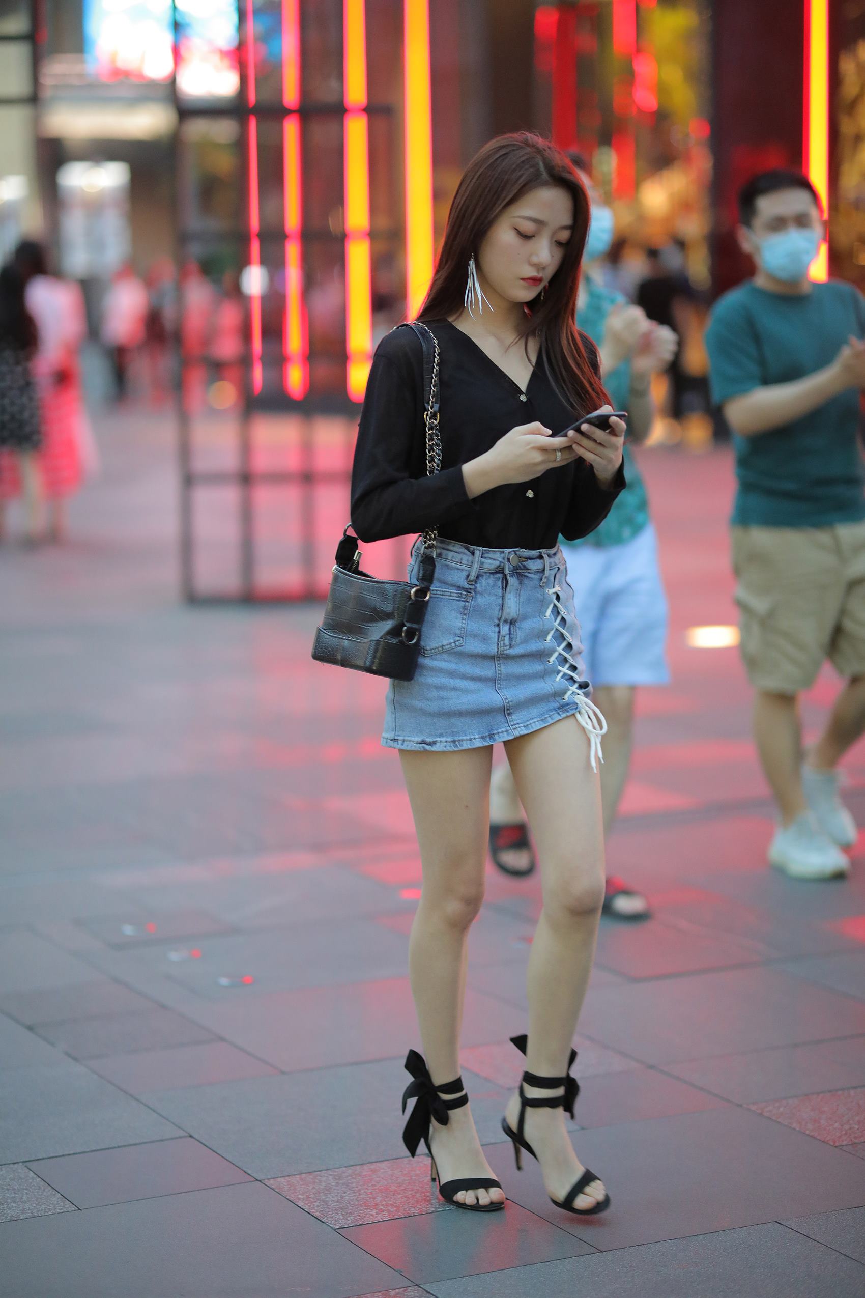 图片[2]-精选精选街拍作品 NO.1784 凯恩街拍作品 – 短裙小美女[31P]-草丛看图