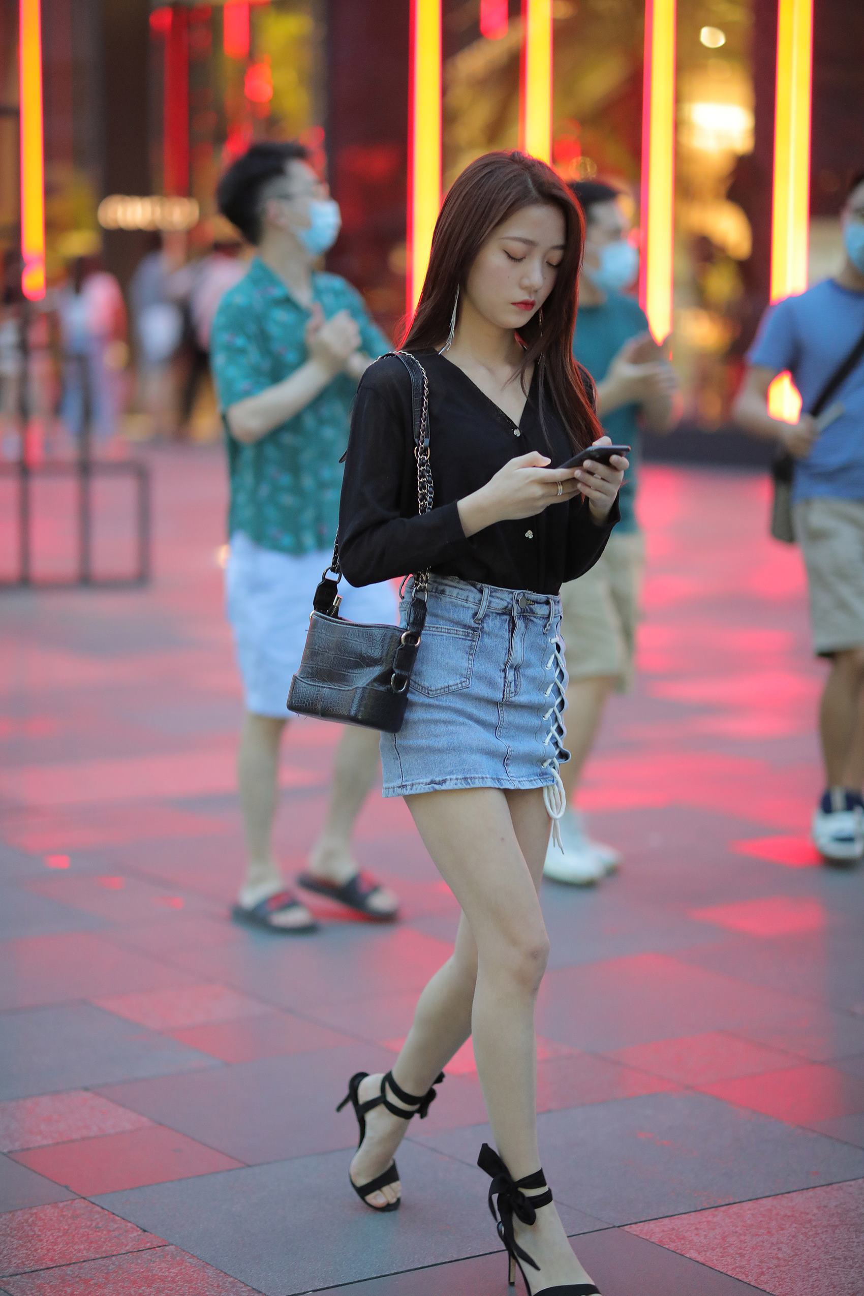 图片[4]-精选精选街拍作品 NO.1784 凯恩街拍作品 – 短裙小美女[31P]-草丛看图