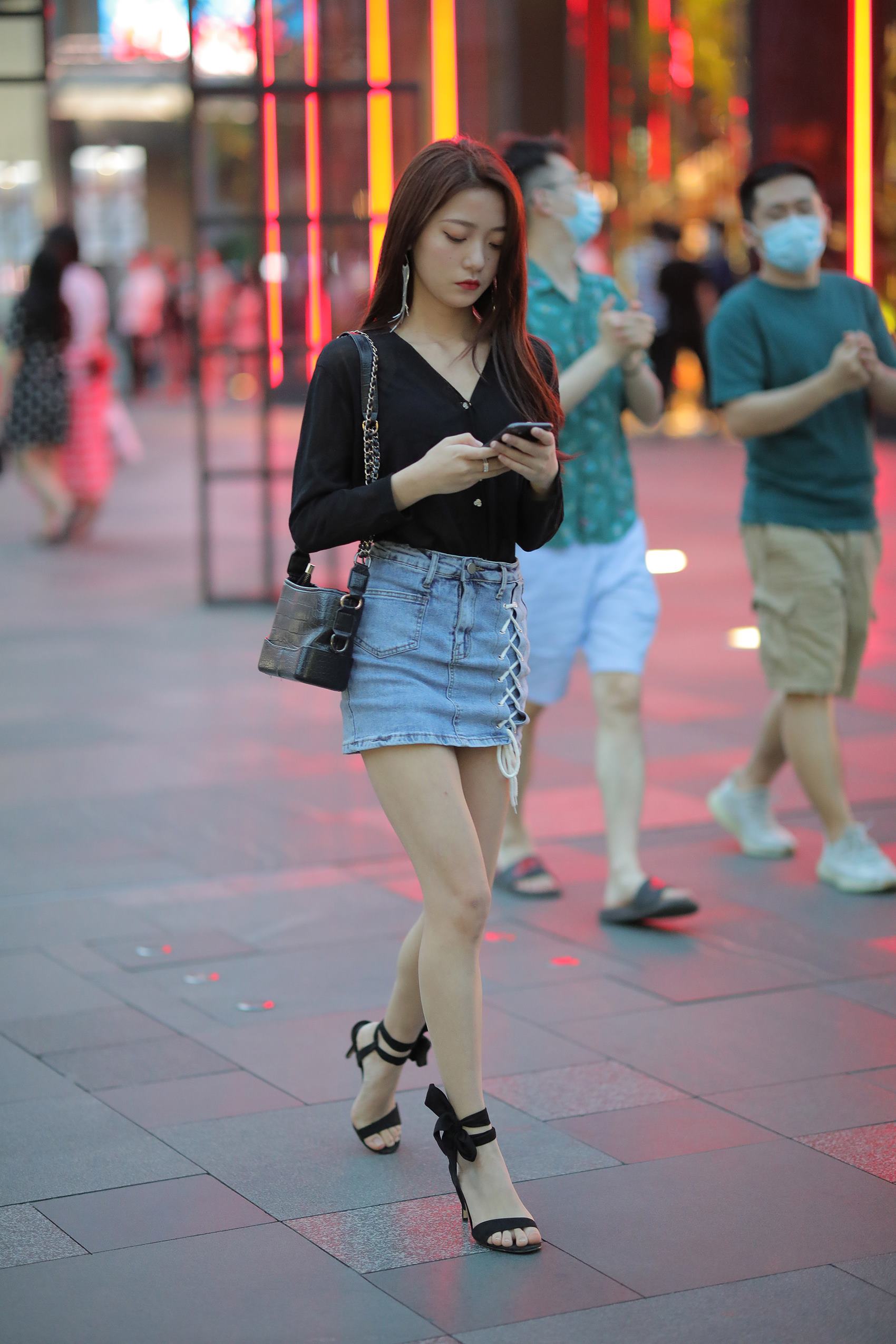 图片[1]-精选精选街拍作品 NO.1784 凯恩街拍作品 – 短裙小美女[31P]-草丛看图