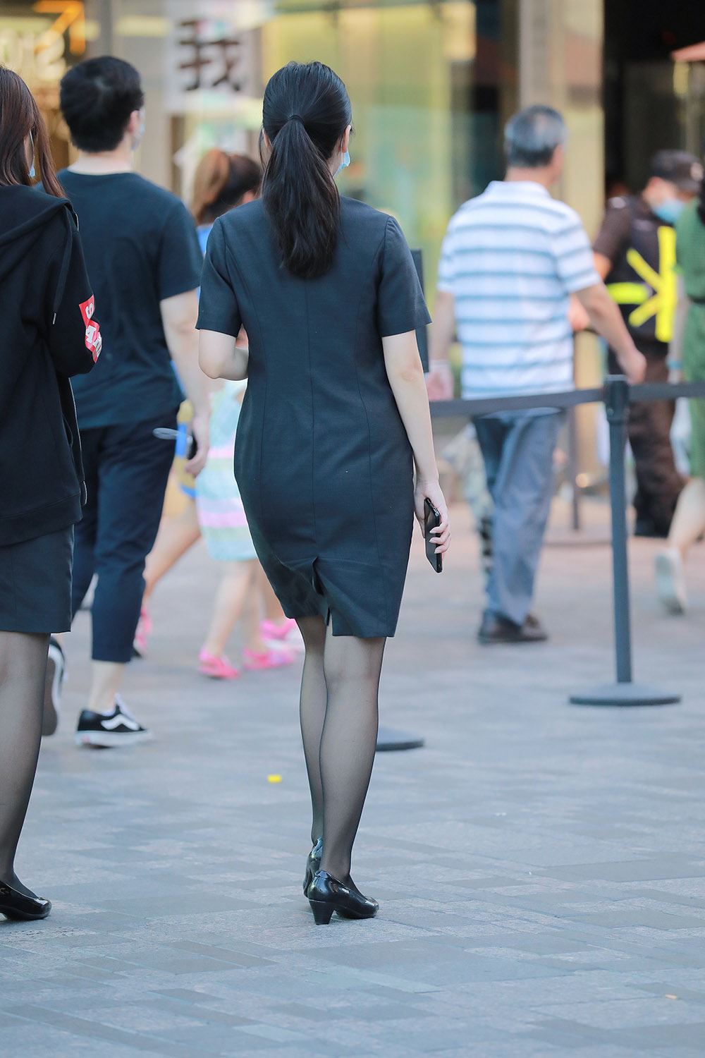 图片[3]-精选精选街拍作品 NO.1682 四九城嘎子街拍作品 – 阳光下的黑丝店员[67P]-草丛看图