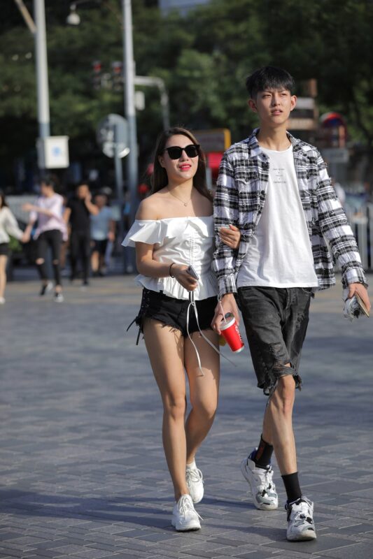 精选精选街拍作品 NO.1782 视觉冲击街拍作品 – 黑色热裤[29P]-草丛看图