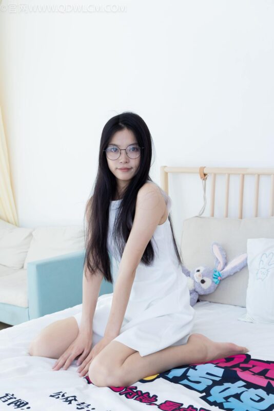 精选勿恋传媒 NO.2320 茯苓-凉鞋、薄肉丝、裸足、皮筋绑脚以及挠脚心剧情[128P]-草丛看图