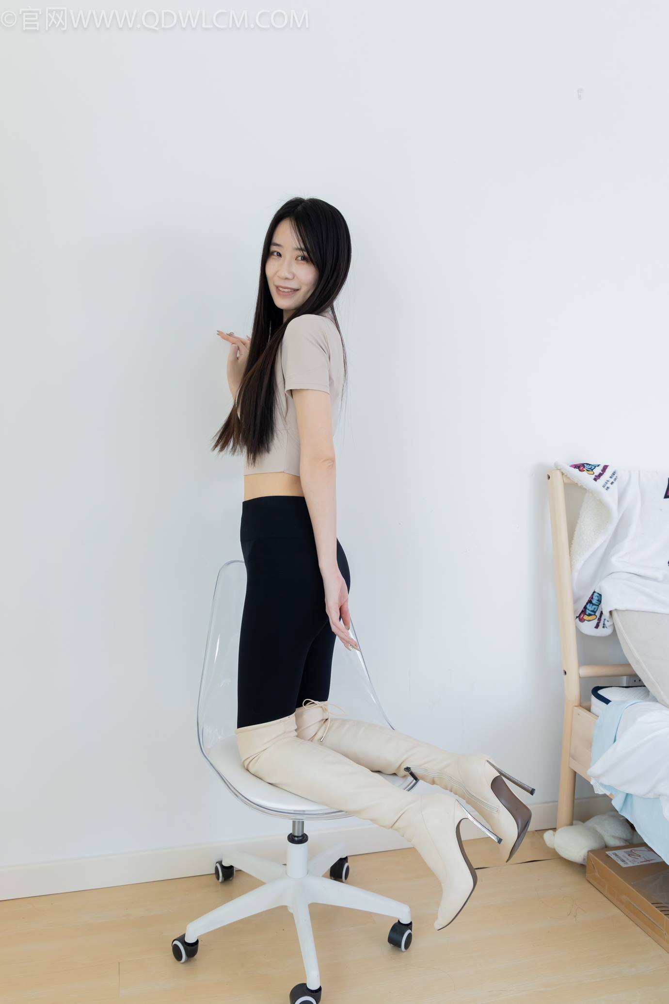 图片[5]-精选勿恋传媒 NO.2305 菜菜-高跟长靴、短白棉袜、裸足[152P]-草丛看图