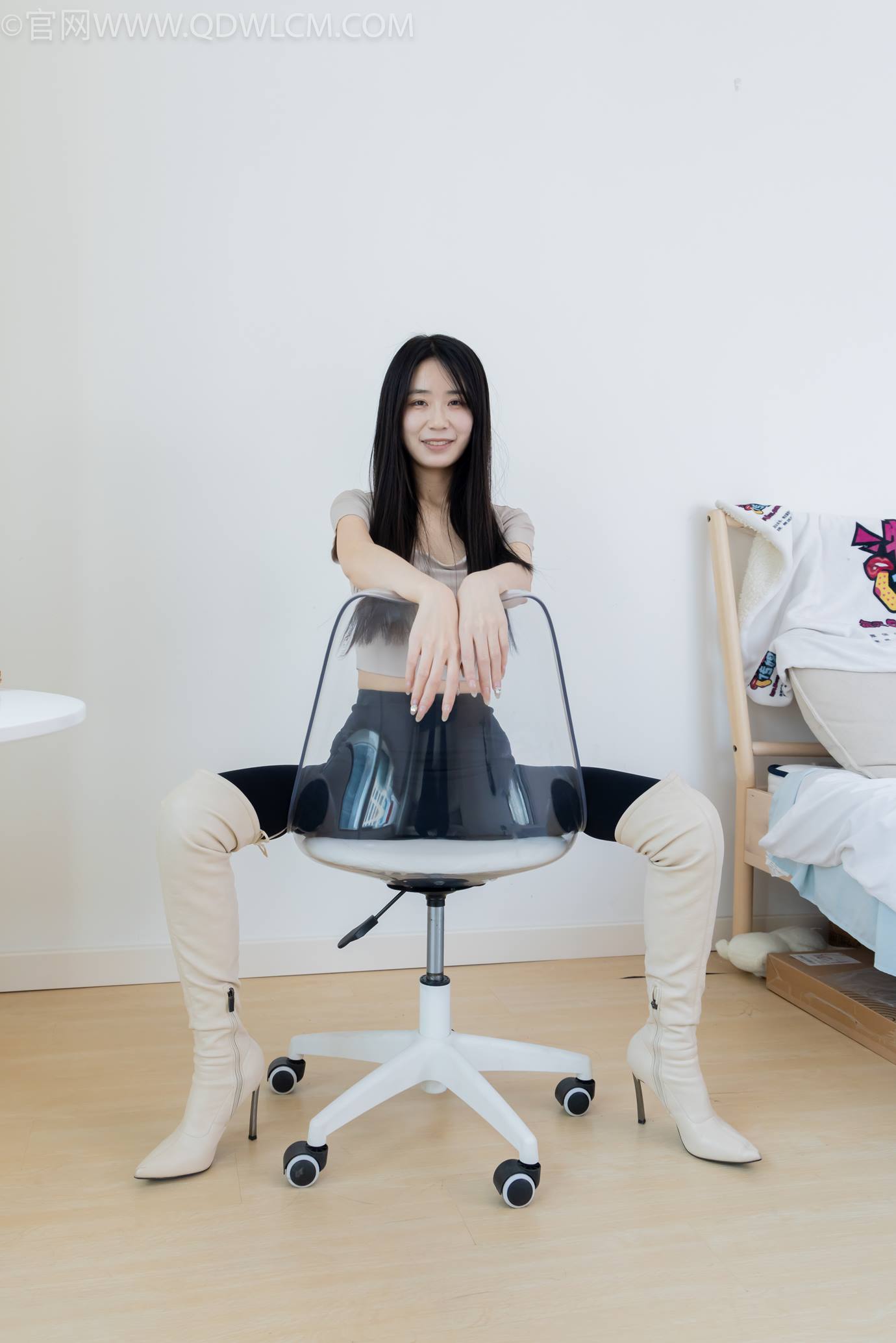 图片[7]-精选勿恋传媒 NO.2305 菜菜-高跟长靴、短白棉袜、裸足[152P]-草丛看图