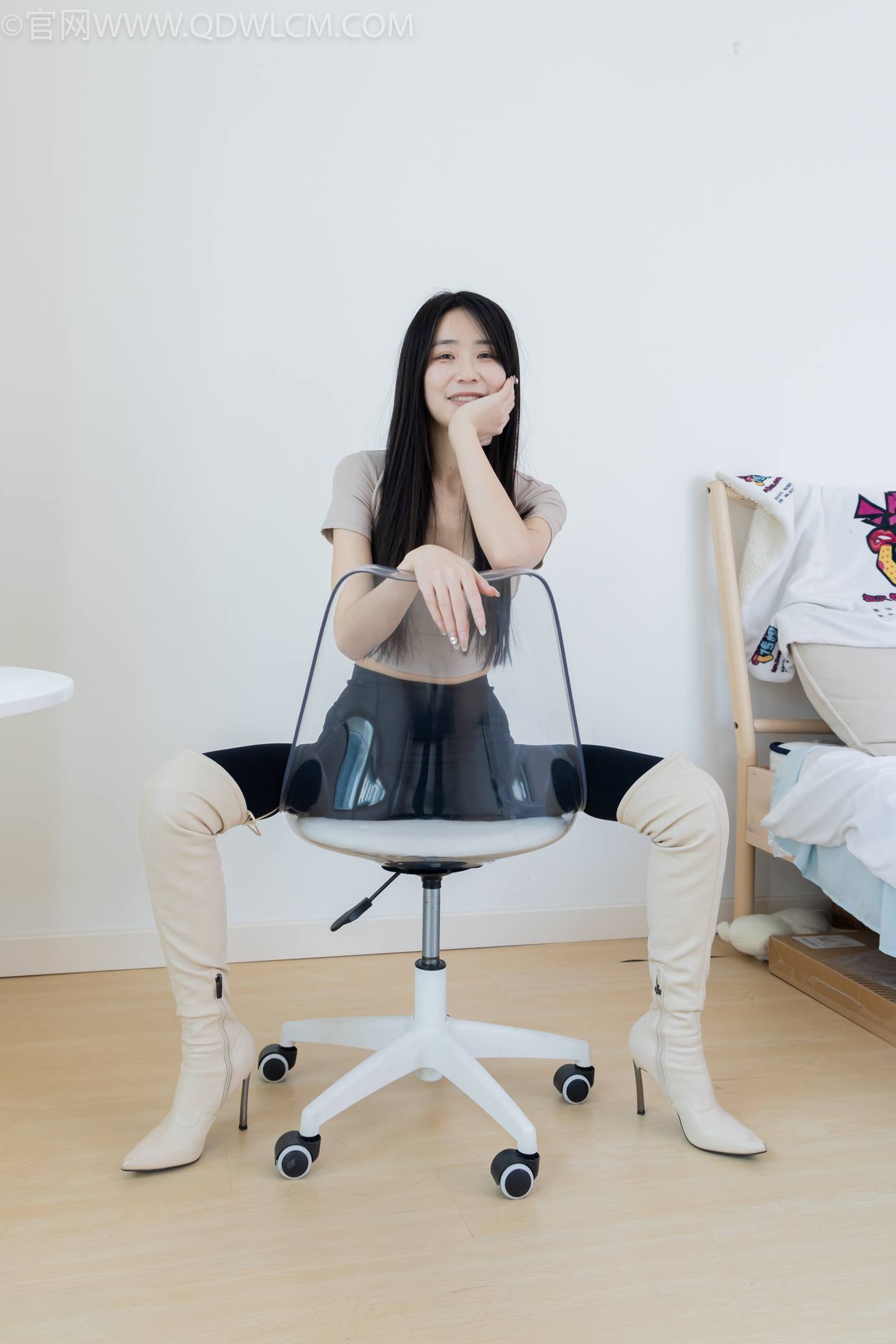 图片[8]-精选勿恋传媒 NO.2305 菜菜-高跟长靴、短白棉袜、裸足[152P]-草丛看图