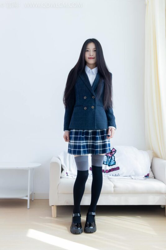 精选勿恋传媒 NO.2371 茯苓-JK至服、皮鞋、拼接过膝袜[96P]-草丛看图