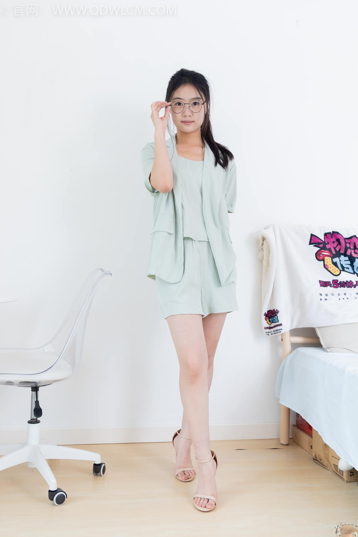 图片[7]-精选勿恋传媒 NO.2384 芋头-三双高跟鞋、薄肉丝、裸足[104P]-草丛看图