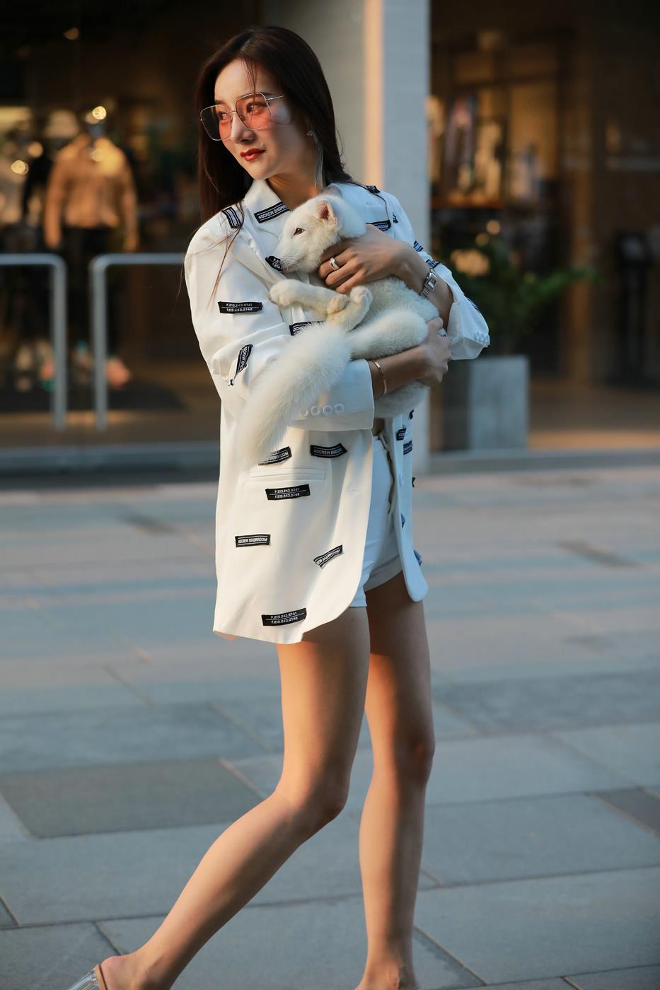 图片[5]-精选魔镜街拍 NO.162 街拍白色热裤美女 [84P]-草丛看图