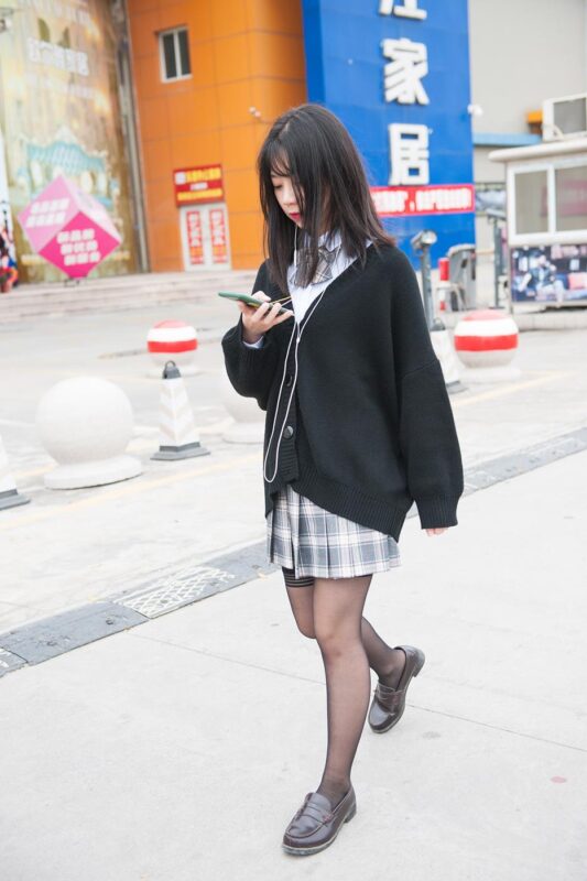 精选街拍作品 NO.1590 程生街拍作品 – 表妹来我家玩[80P]-草丛看图