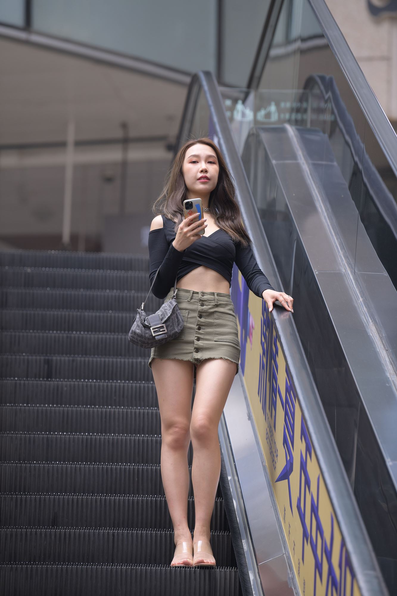 图片[1]-精选精选街拍作品 NO.1671 一始街拍作品 – 绿色短裙女孩[100P]-草丛看图