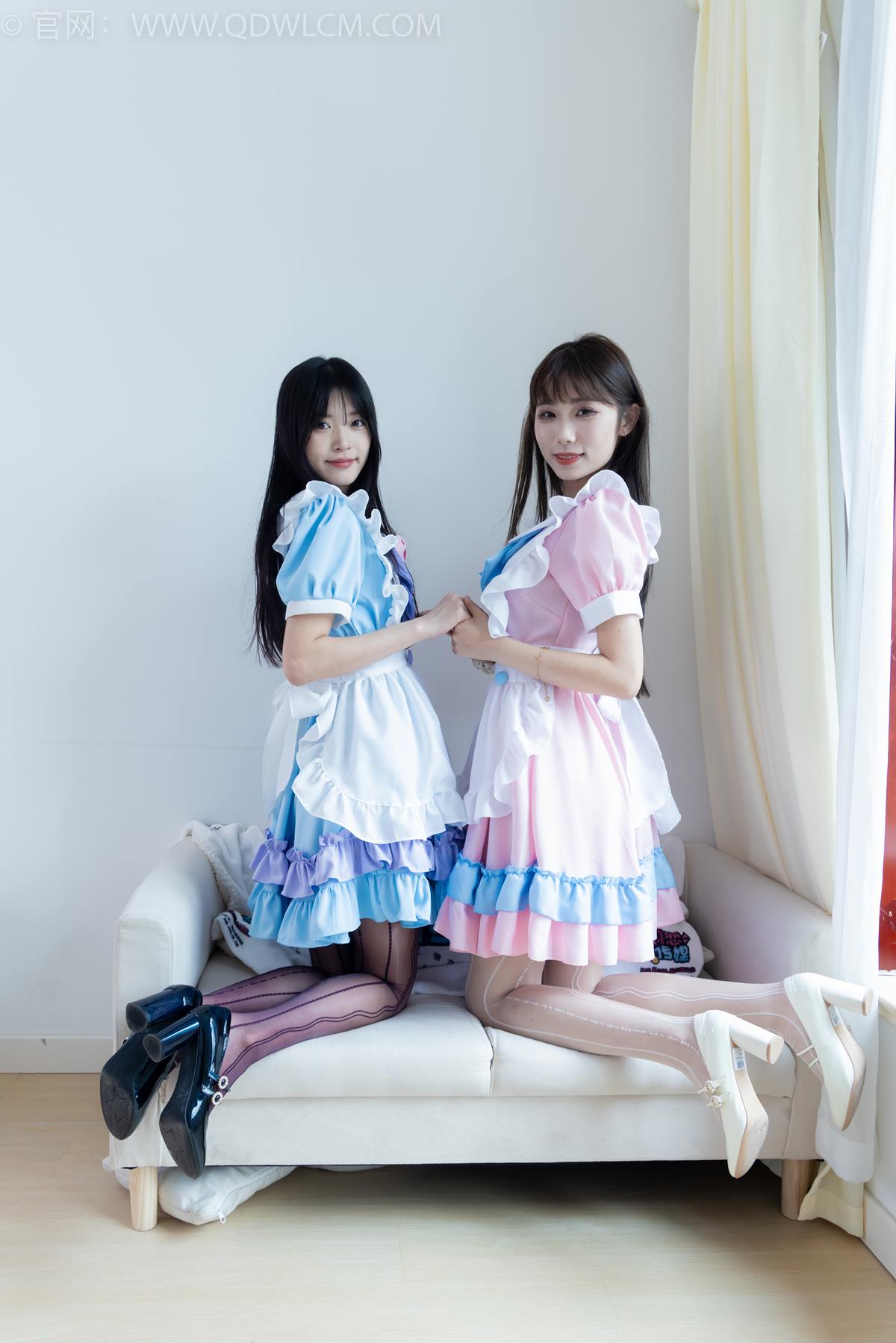 图片[1]-精选勿恋传媒 NO.2400 茯苓&泡泡-高跟鞋、丝袜、互相挠脚心剧情[101P]-草丛看图