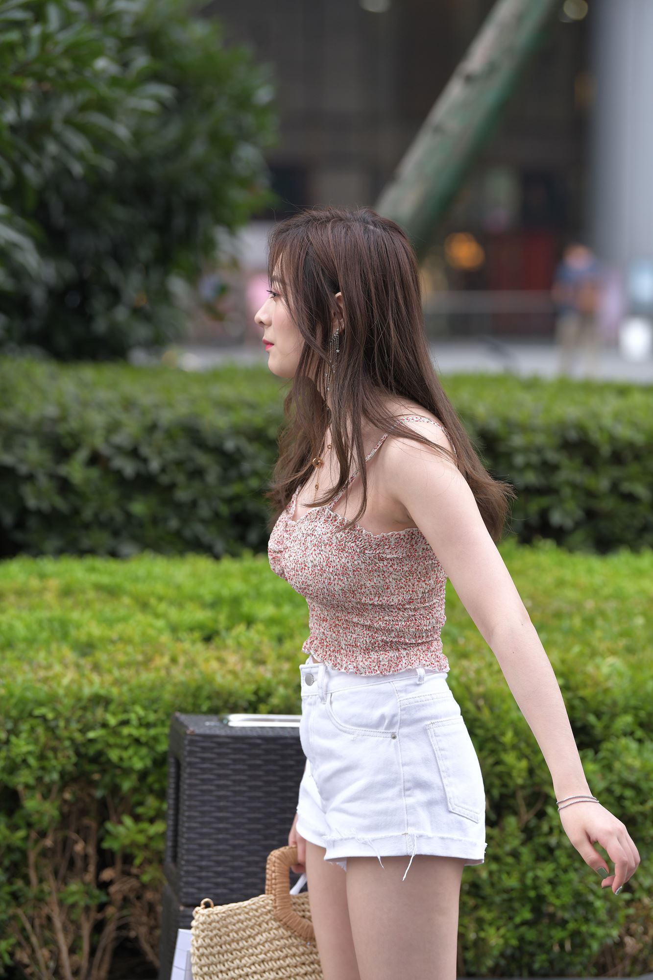 图片[8]-精选精选街拍作品 1632 摄神街拍作品 – 倆闺蜜，换鞋子~[65P]-草丛看图