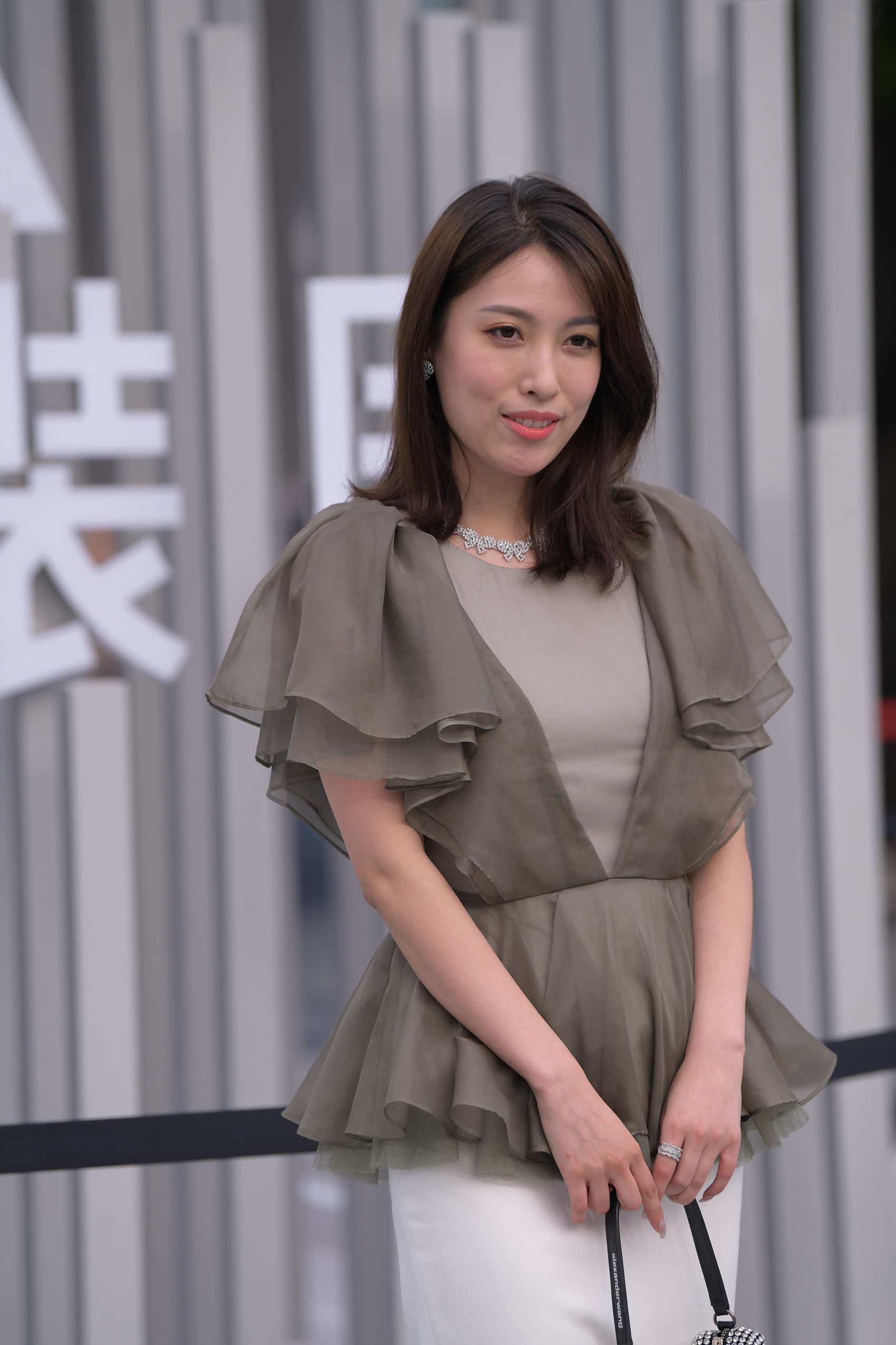 图片[5]-精选精选街拍作品 NO.1798 视觉冲击街拍作品 – 美腿镁足的高层女主管[76P]-草丛看图