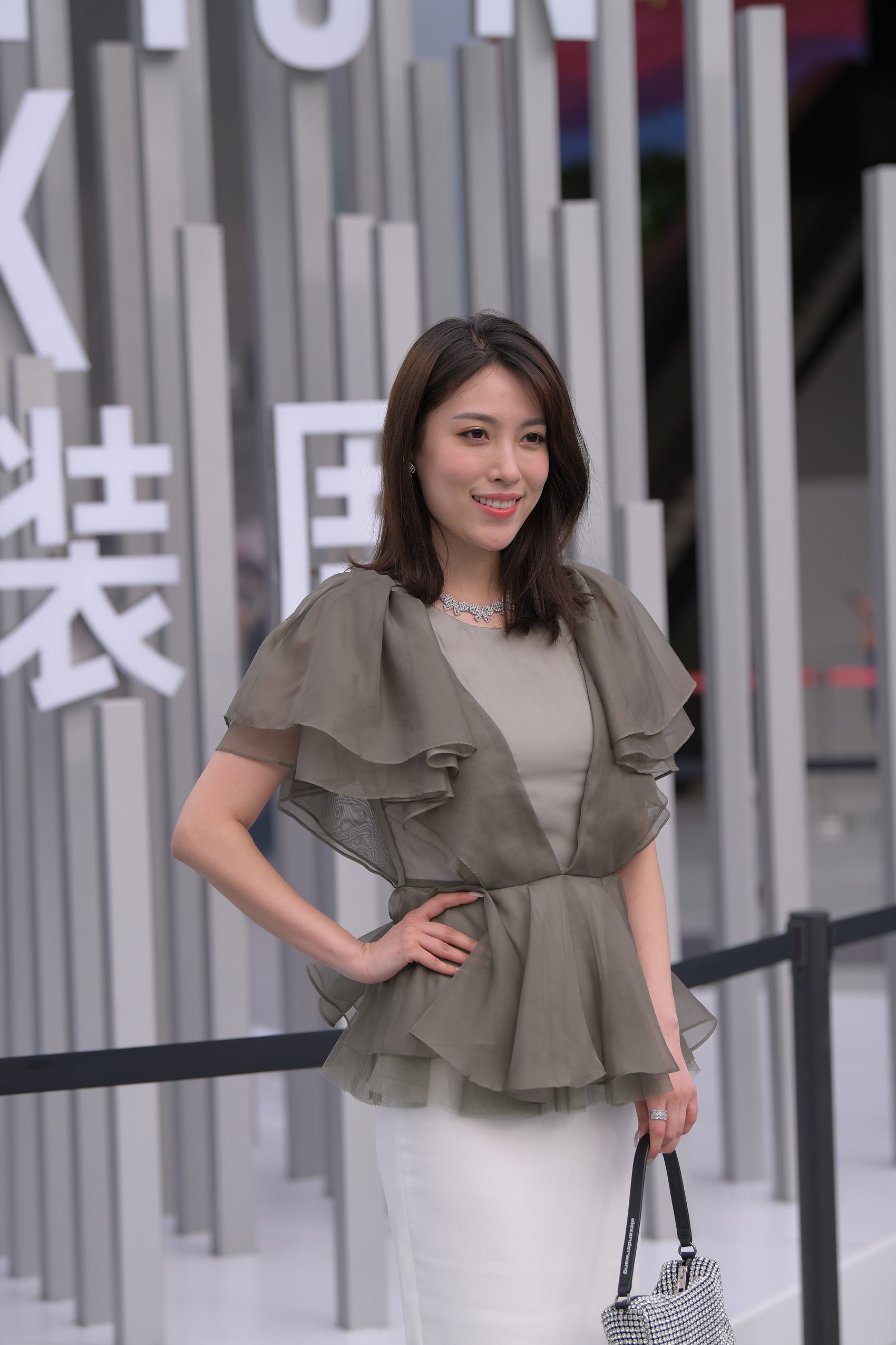 图片[7]-精选精选街拍作品 NO.1798 视觉冲击街拍作品 – 美腿镁足的高层女主管[76P]-草丛看图