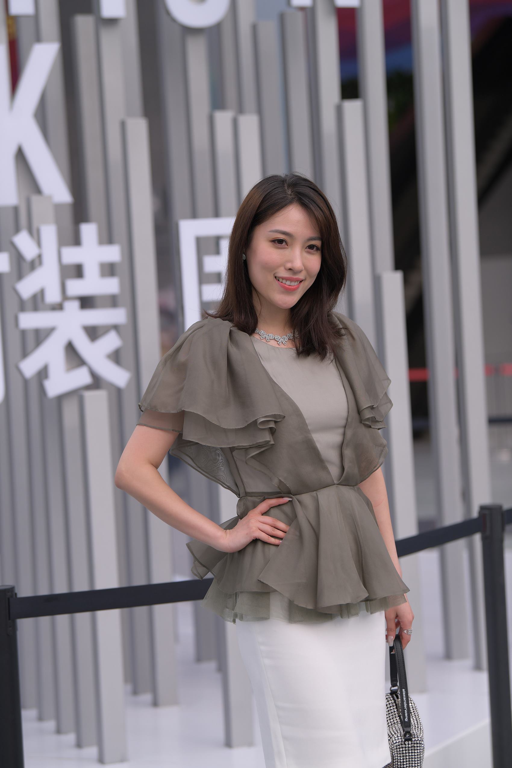 图片[8]-精选精选街拍作品 NO.1798 视觉冲击街拍作品 – 美腿镁足的高层女主管[76P]-草丛看图