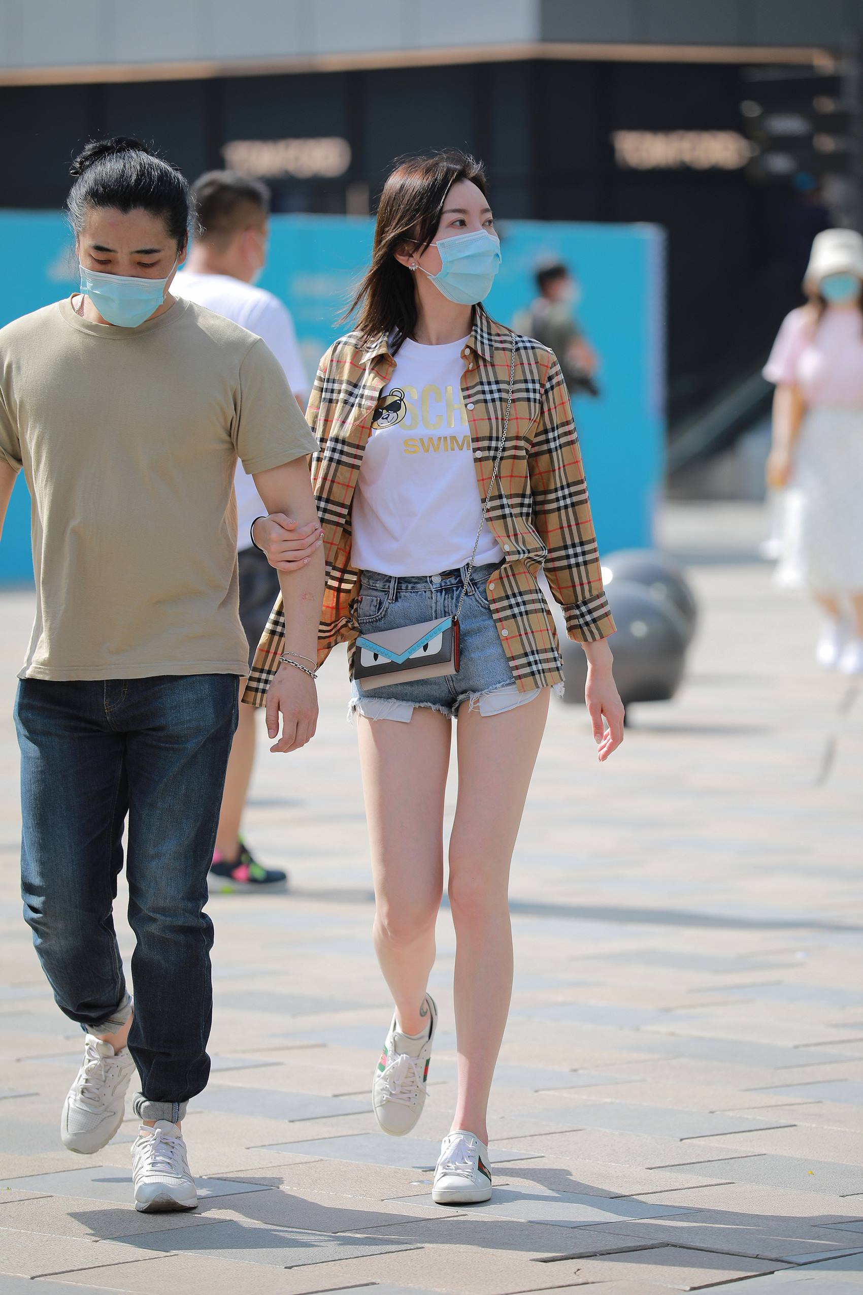 图片[8]-精选精选街拍作品 NO.1804 玻璃街拍作品 – 热裤长腿女友[32P]-草丛看图