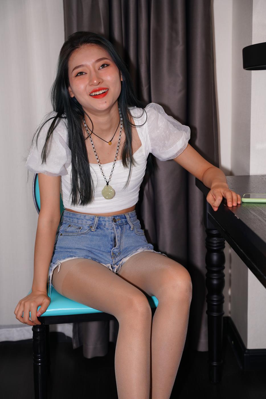 图片[2]-精选魔镜街拍 NO.168 超极品肉丝仅身牛仔热裤[100P]-草丛看图