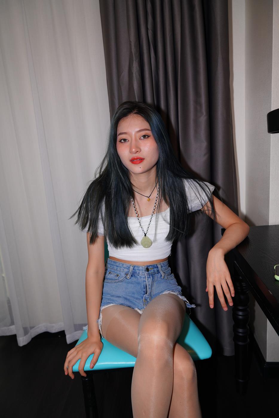 图片[7]-精选魔镜街拍 NO.168 超极品肉丝仅身牛仔热裤[100P]-草丛看图