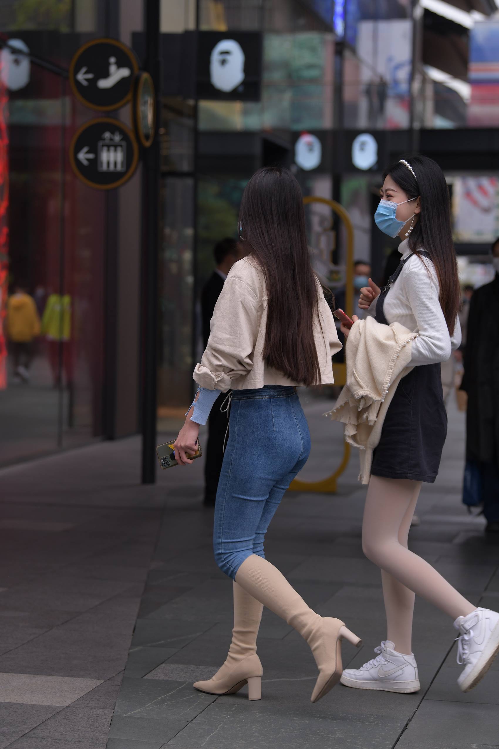 图片[2]-精选精选街拍作品 NO.1809 视觉冲击街拍作品 – 身材不错的紧牛小解解[80P]-草丛看图