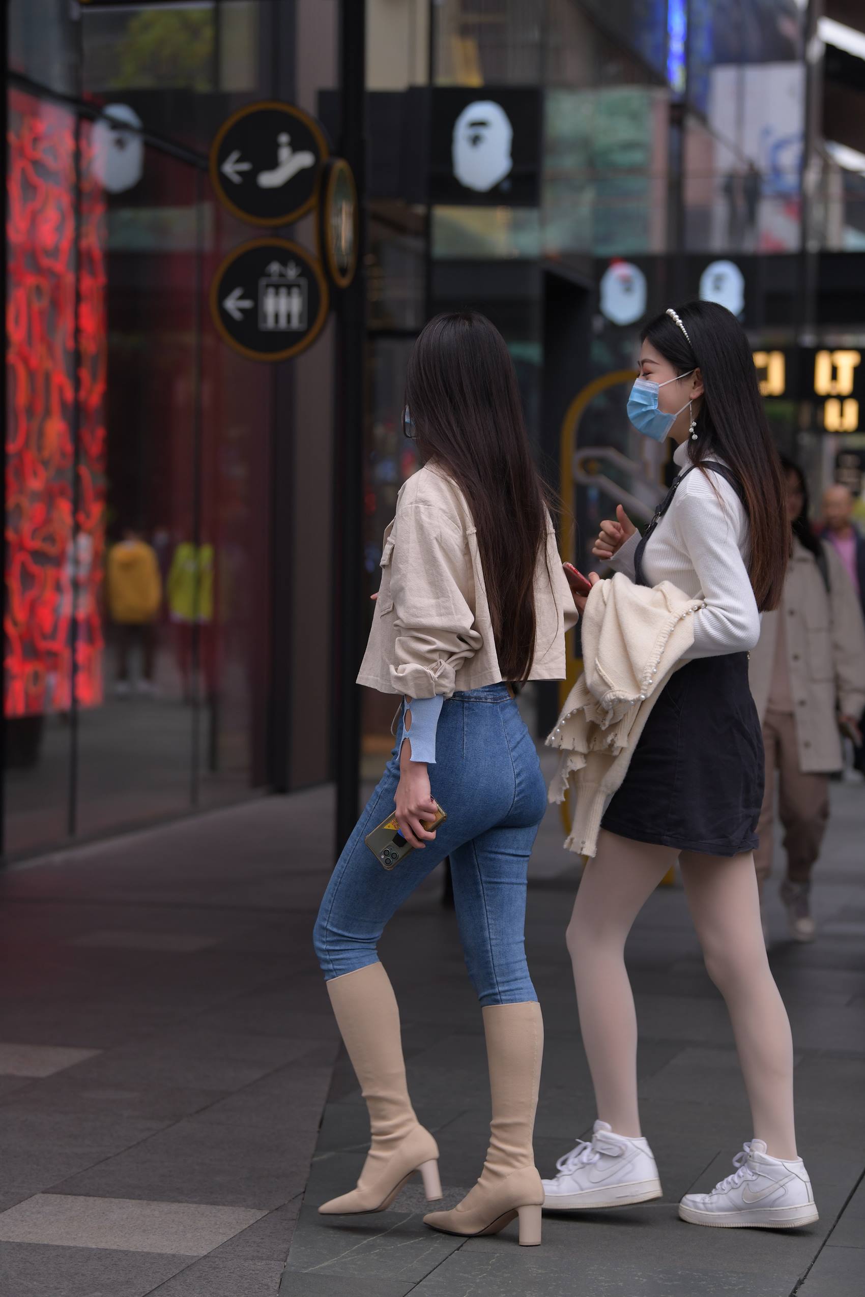 图片[3]-精选精选街拍作品 NO.1809 视觉冲击街拍作品 – 身材不错的紧牛小解解[80P]-草丛看图