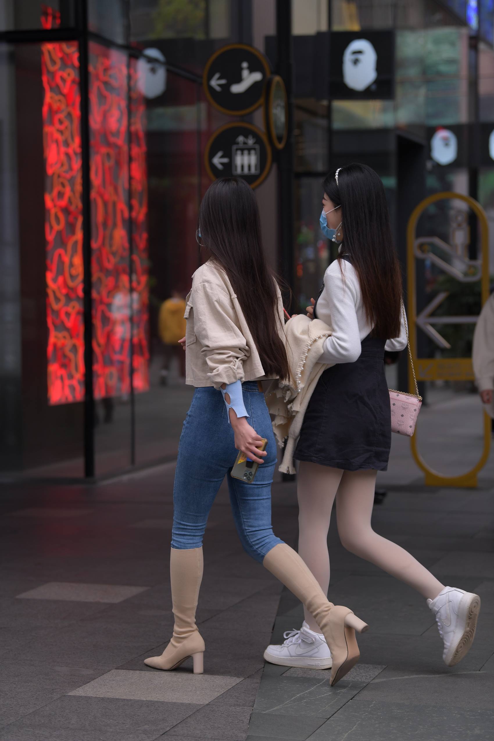 图片[5]-精选精选街拍作品 NO.1809 视觉冲击街拍作品 – 身材不错的紧牛小解解[80P]-草丛看图