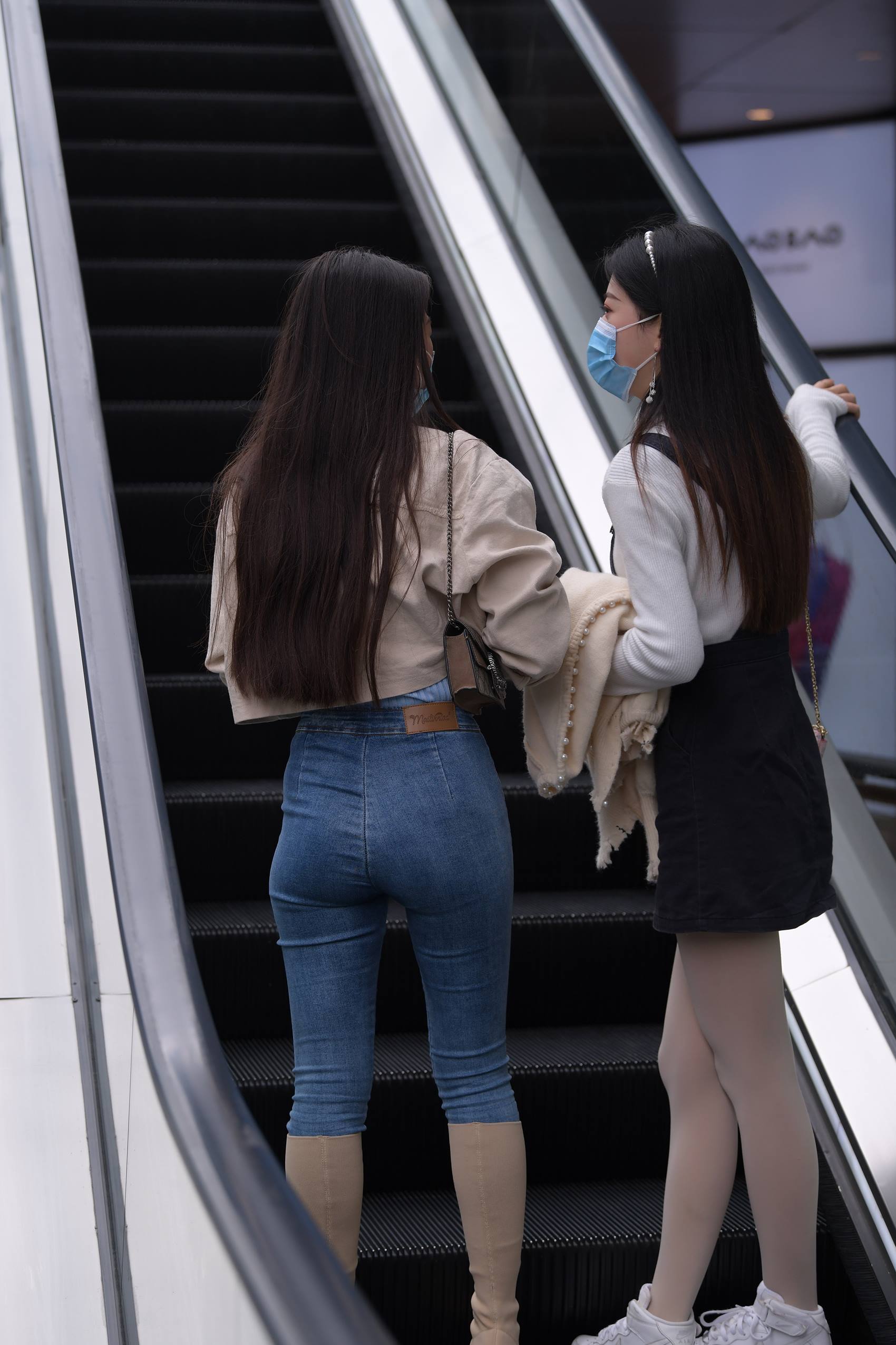 图片[7]-精选精选街拍作品 NO.1809 视觉冲击街拍作品 – 身材不错的紧牛小解解[80P]-草丛看图