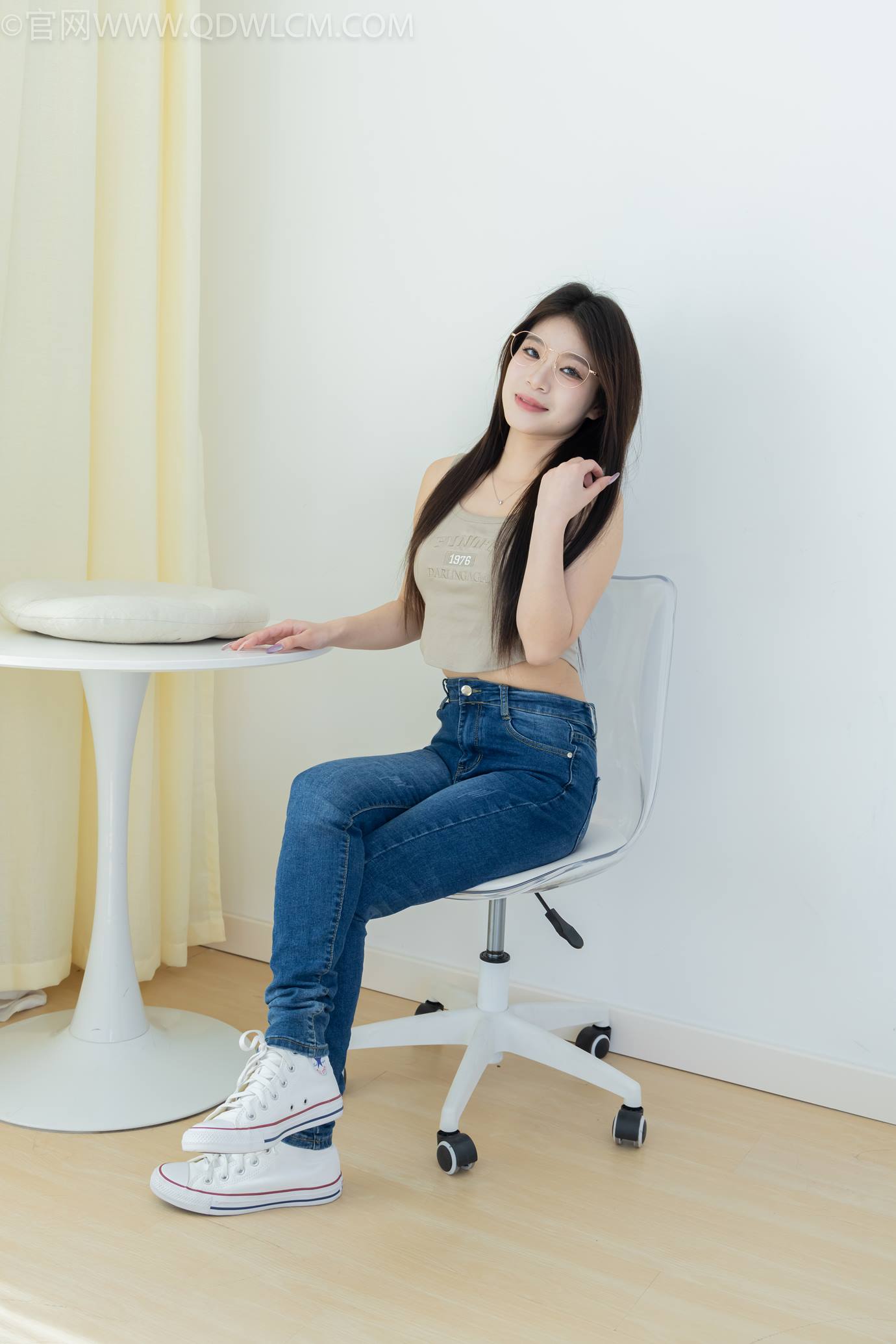 图片[7]-精选勿恋传媒 NO.2303 闪闪-帆布鞋、短黑丝（脚尖加固款）、自然穿着白棉袜、裸足[128P]-草丛看图