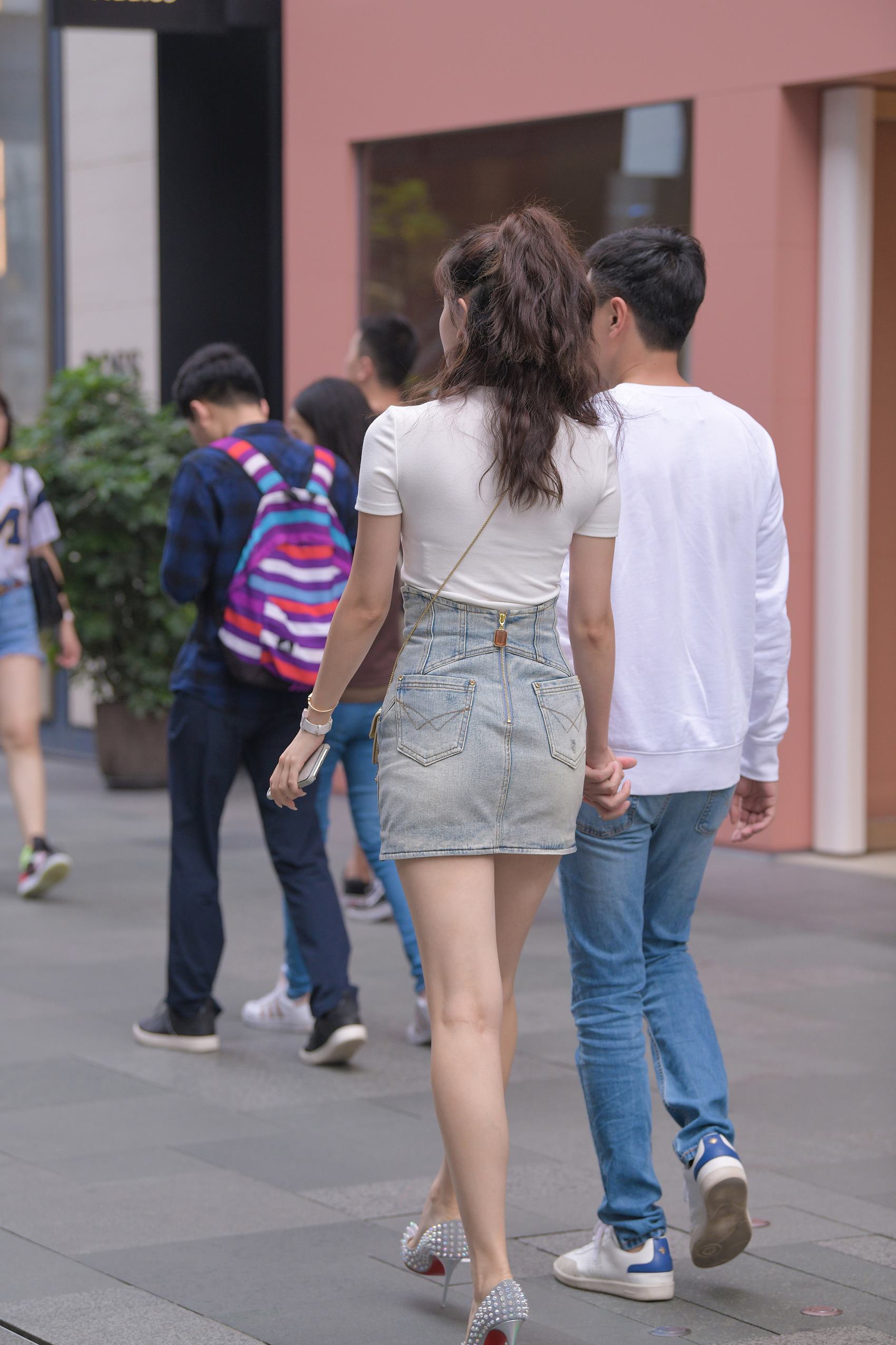 图片[2]-精选精选街拍作品 NO.1703 摄神街拍作品 – 柳丁高跟，白皙美腿女友[52P]-草丛看图