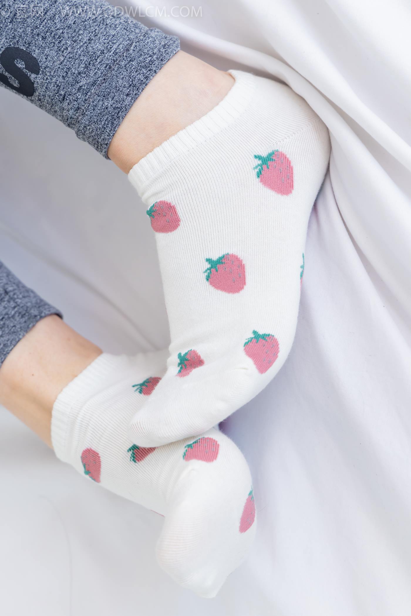 图片[6]-精选勿恋传媒 NO.2283 泡泡-高跟长靴、卡通白棉袜、裸足[148P]-草丛看图