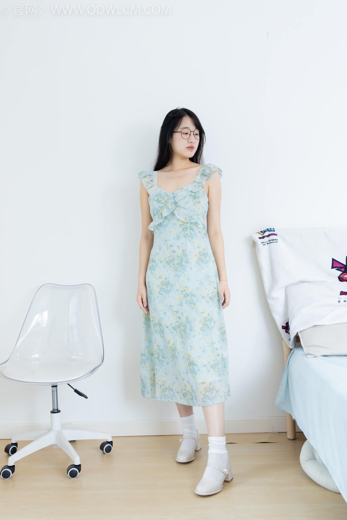 图片[8]-精选勿恋传媒 NO.2350 小椿-高跟鞋、白棉袜、裸足[150P]-草丛看图