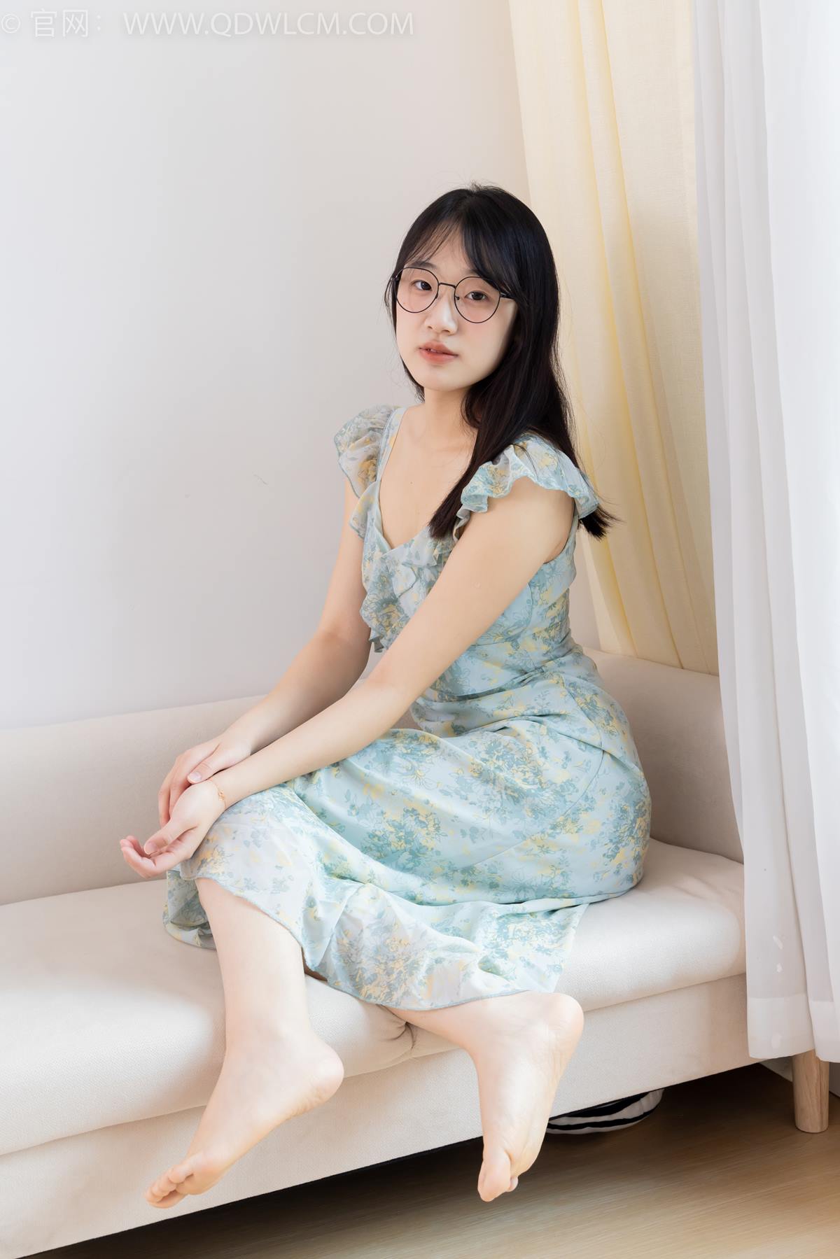 图片[1]-精选勿恋传媒 NO.2350 小椿-高跟鞋、白棉袜、裸足[150P]-草丛看图